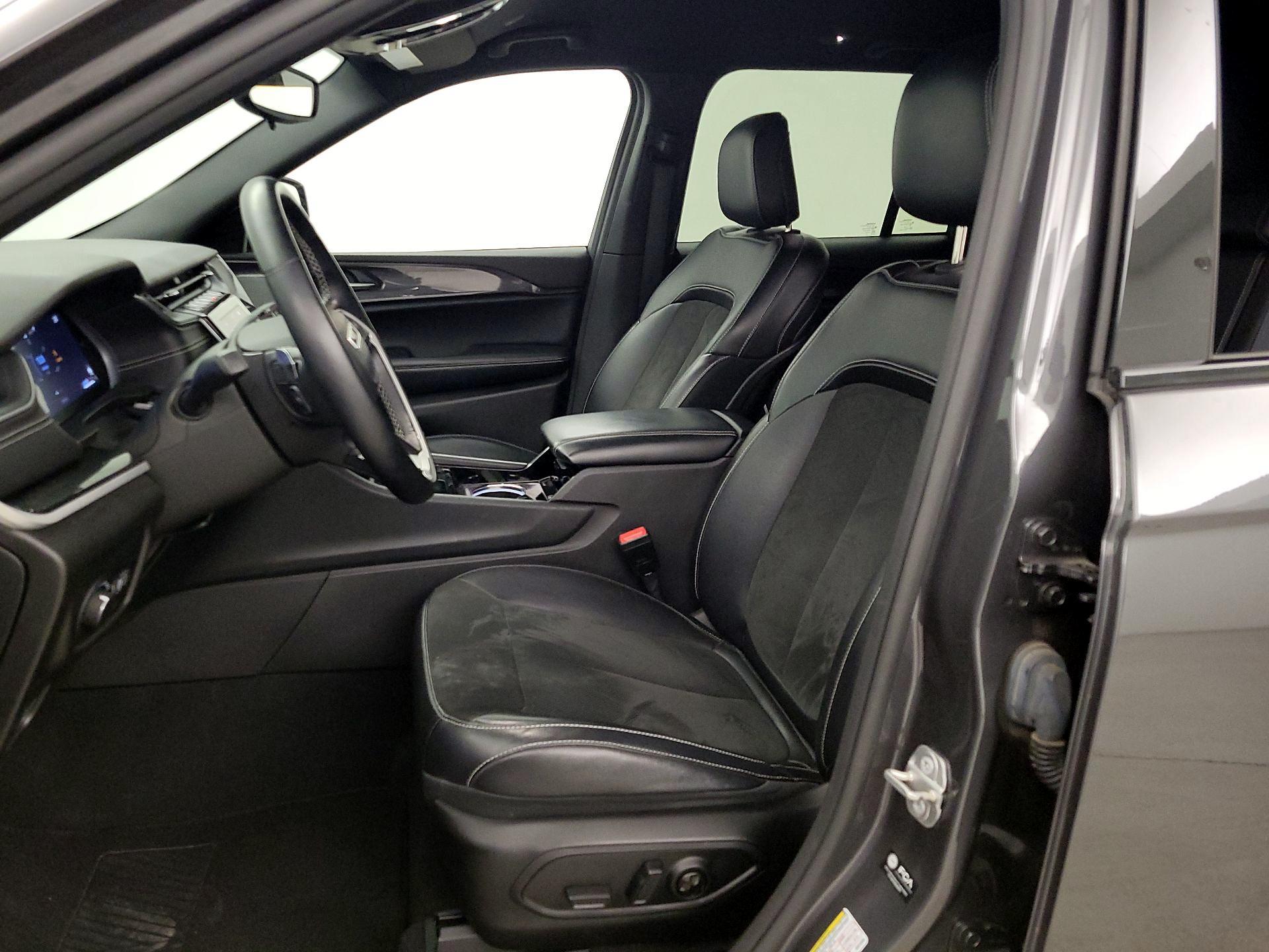 Thumbnail: 2022 Jeep Grand Cherokee - 11