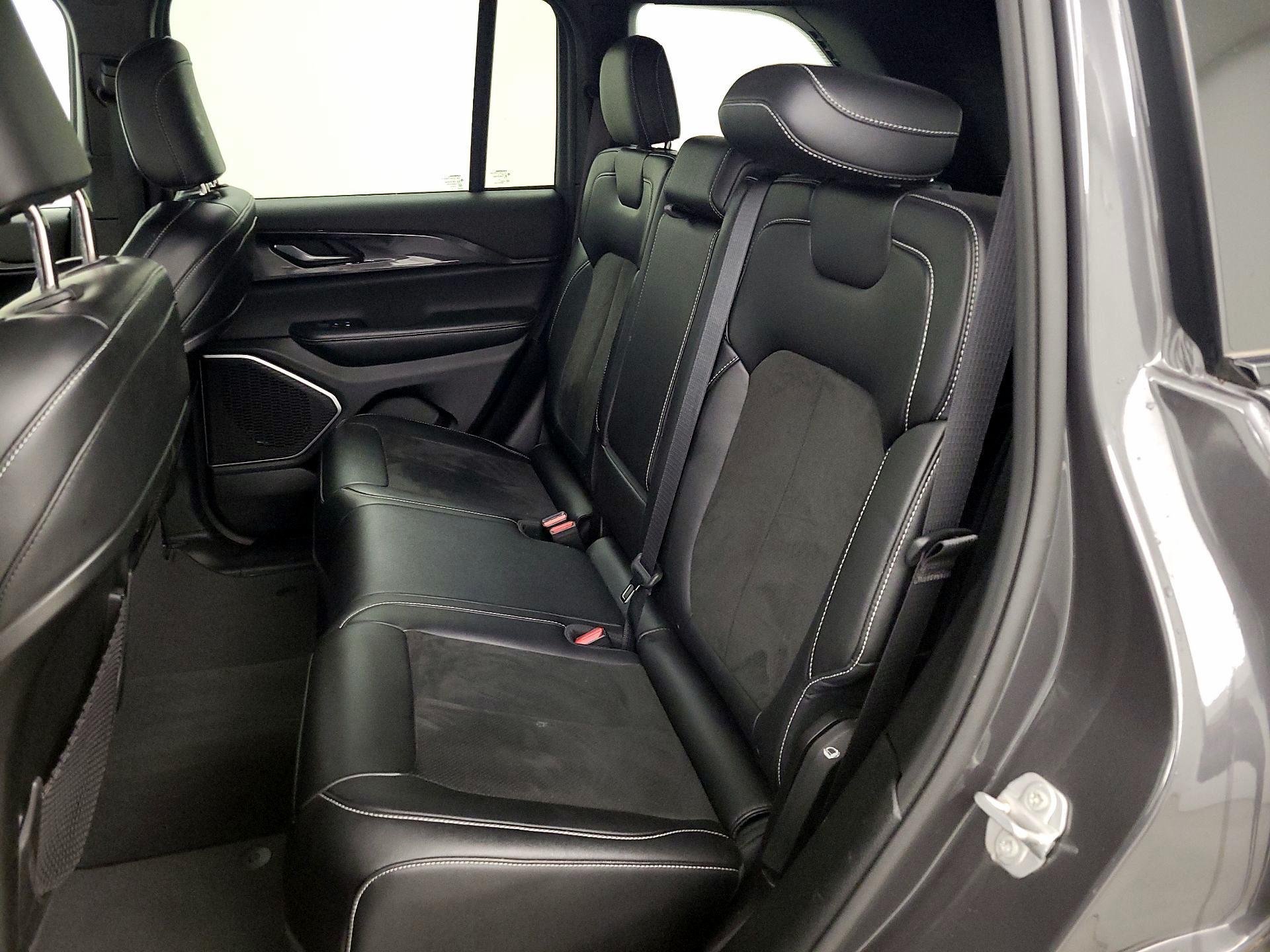 Thumbnail: 2022 Jeep Grand Cherokee - 19