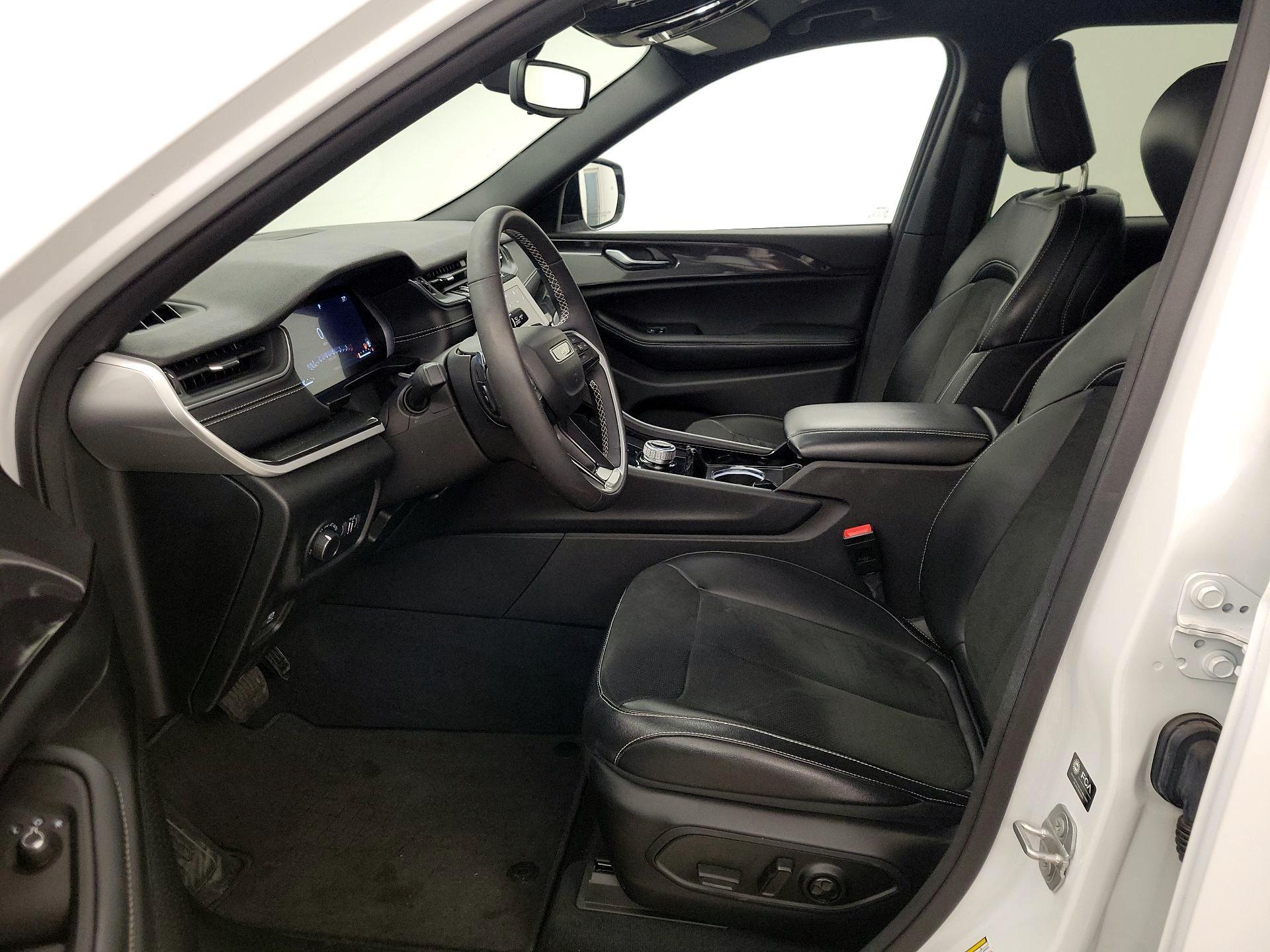 Thumbnail: 2023 Jeep Grand Cherokee - 11