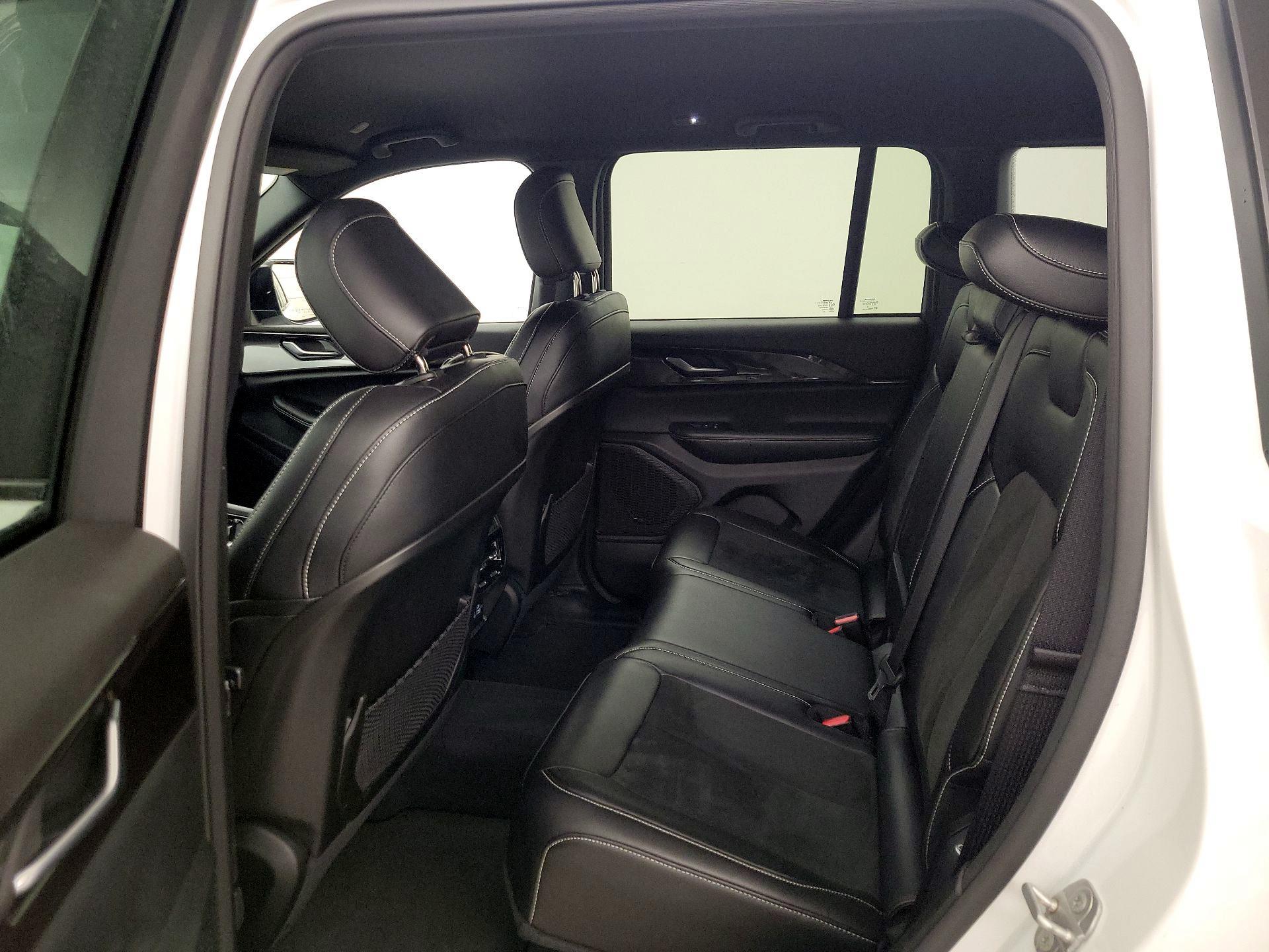 Thumbnail: 2023 Jeep Grand Cherokee - 19