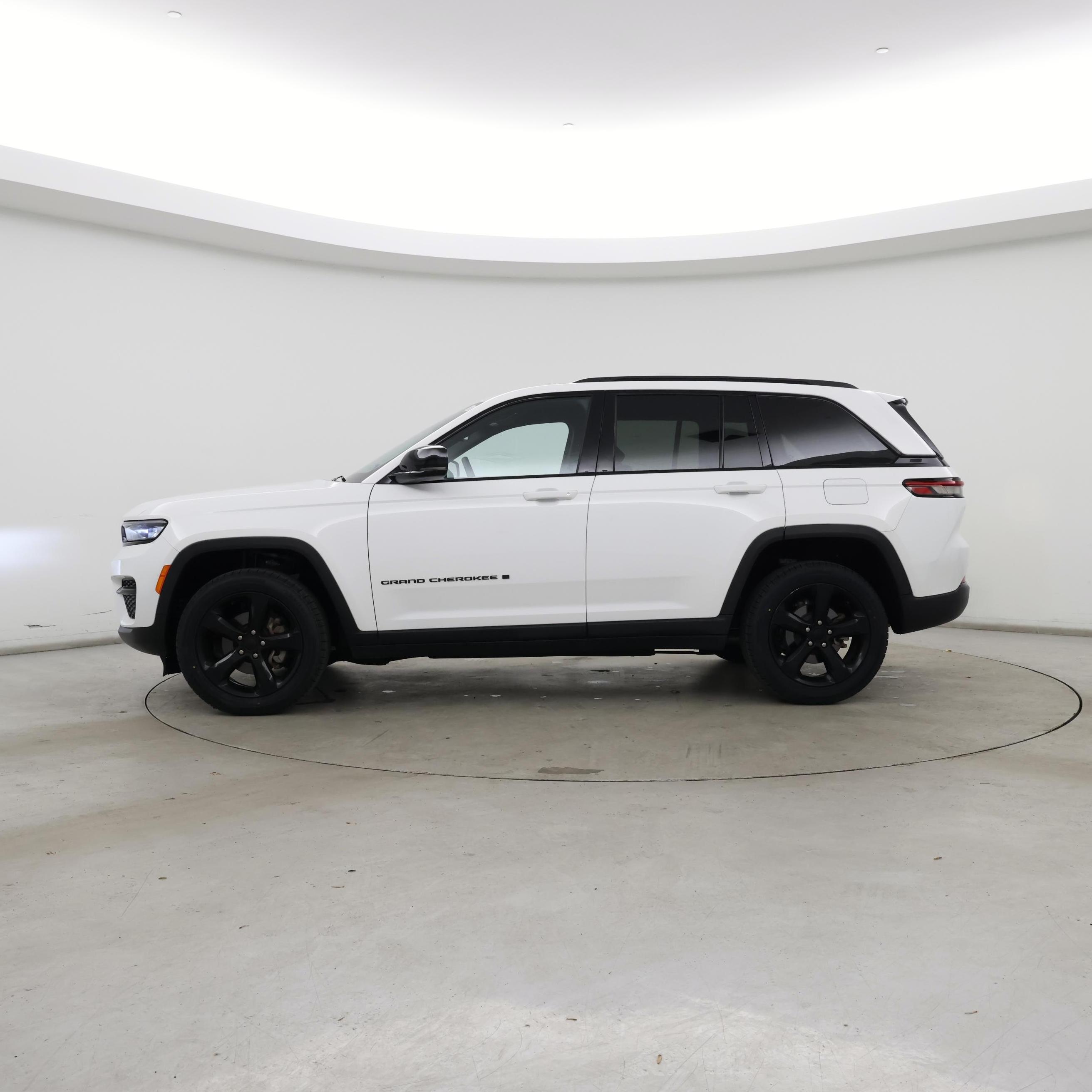 Thumbnail: 2023 Jeep Grand Cherokee - 3