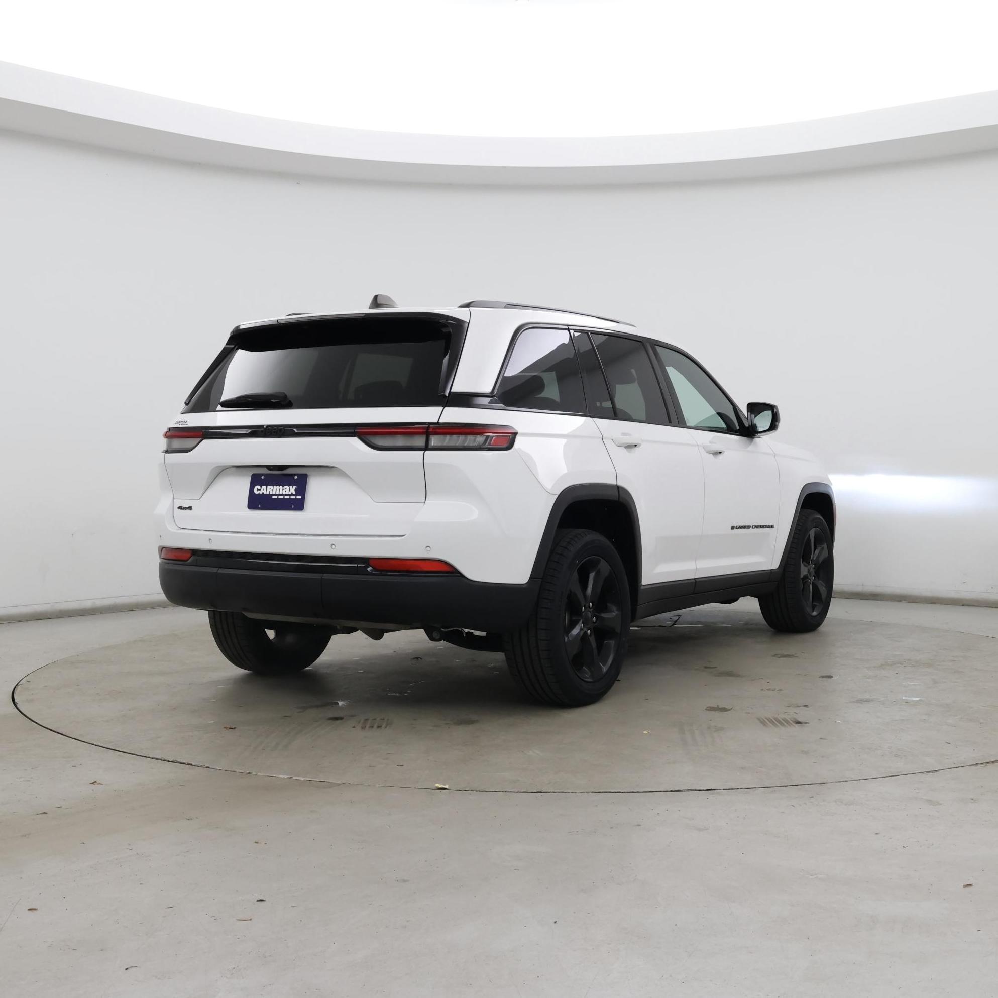 Thumbnail: 2023 Jeep Grand Cherokee - 8