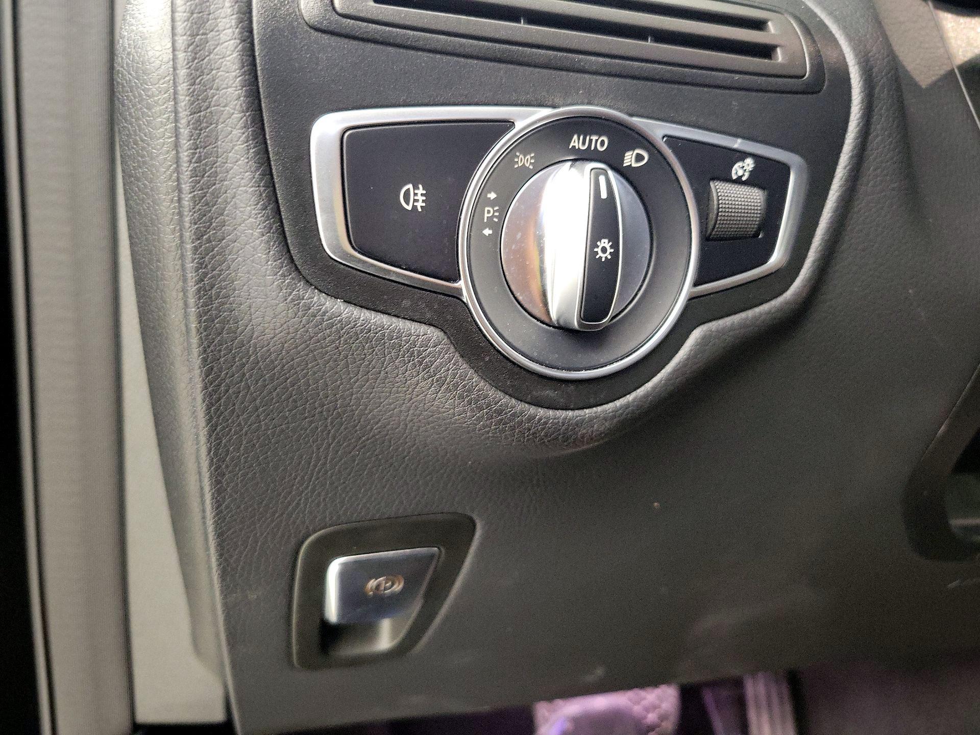 Thumbnail: 2022 Mercedes-Benz GLC - 13