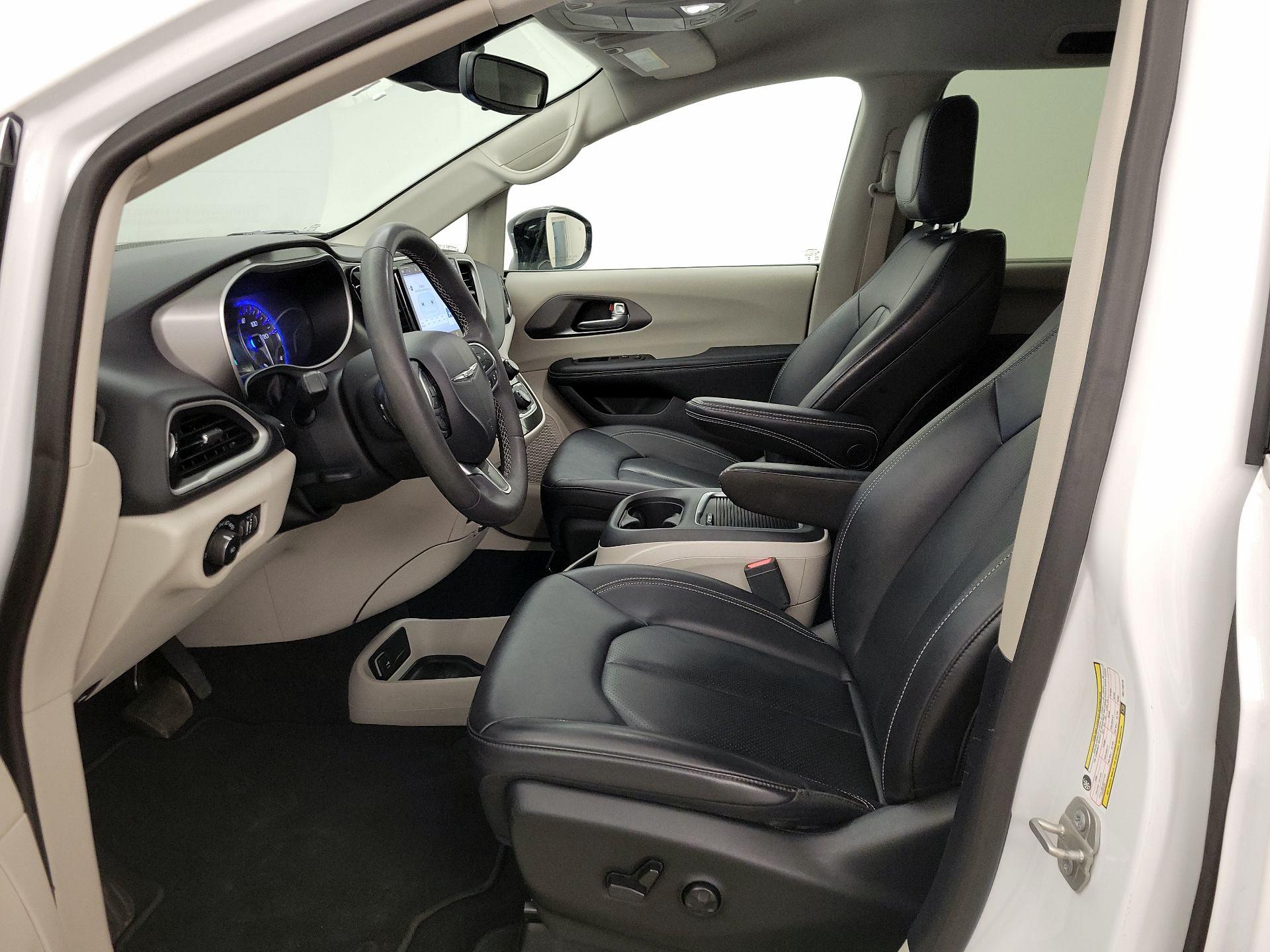 Thumbnail: 2024 Chrysler Pacifica - 11