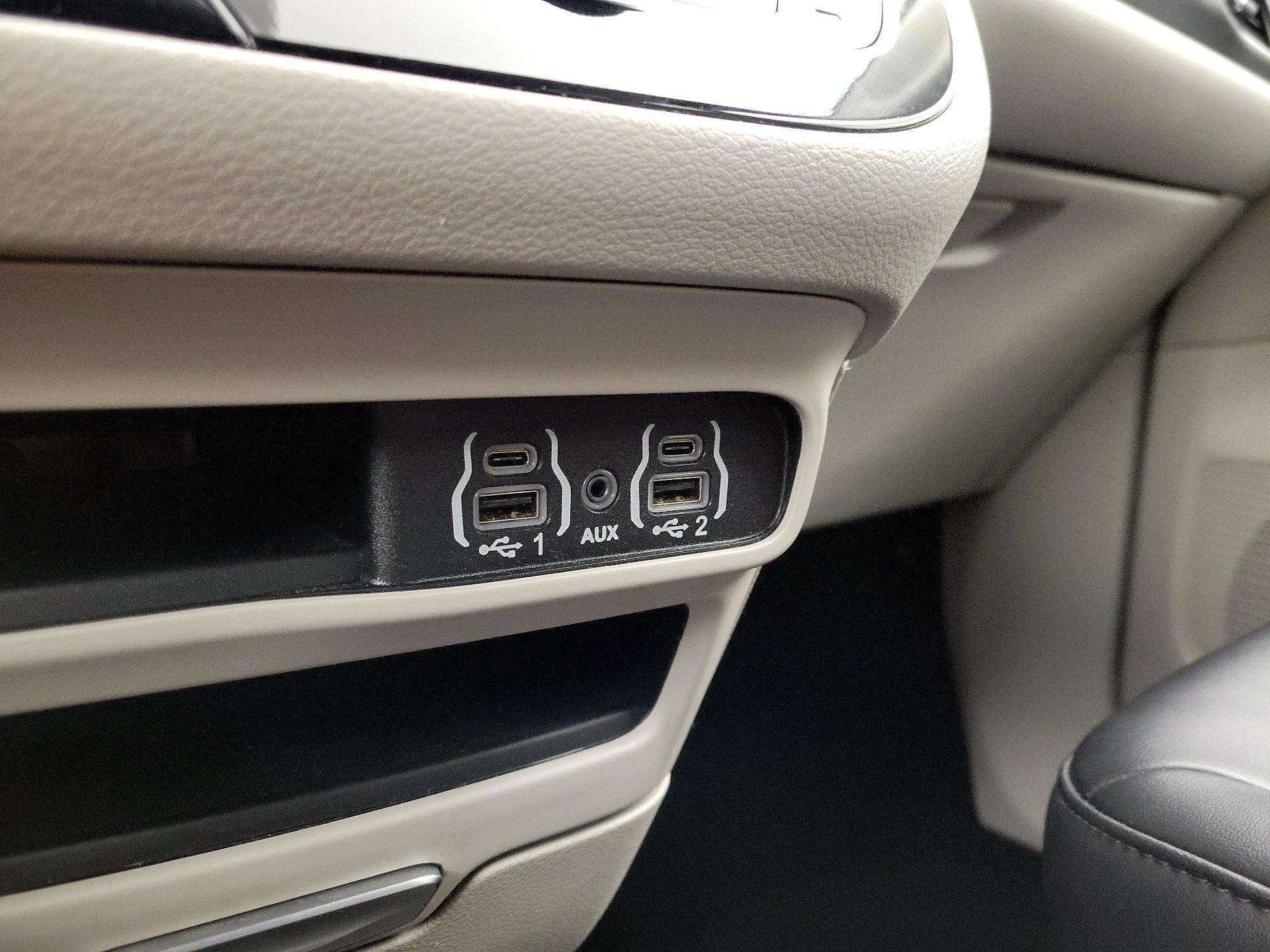 Thumbnail: 2024 Chrysler Pacifica - 18