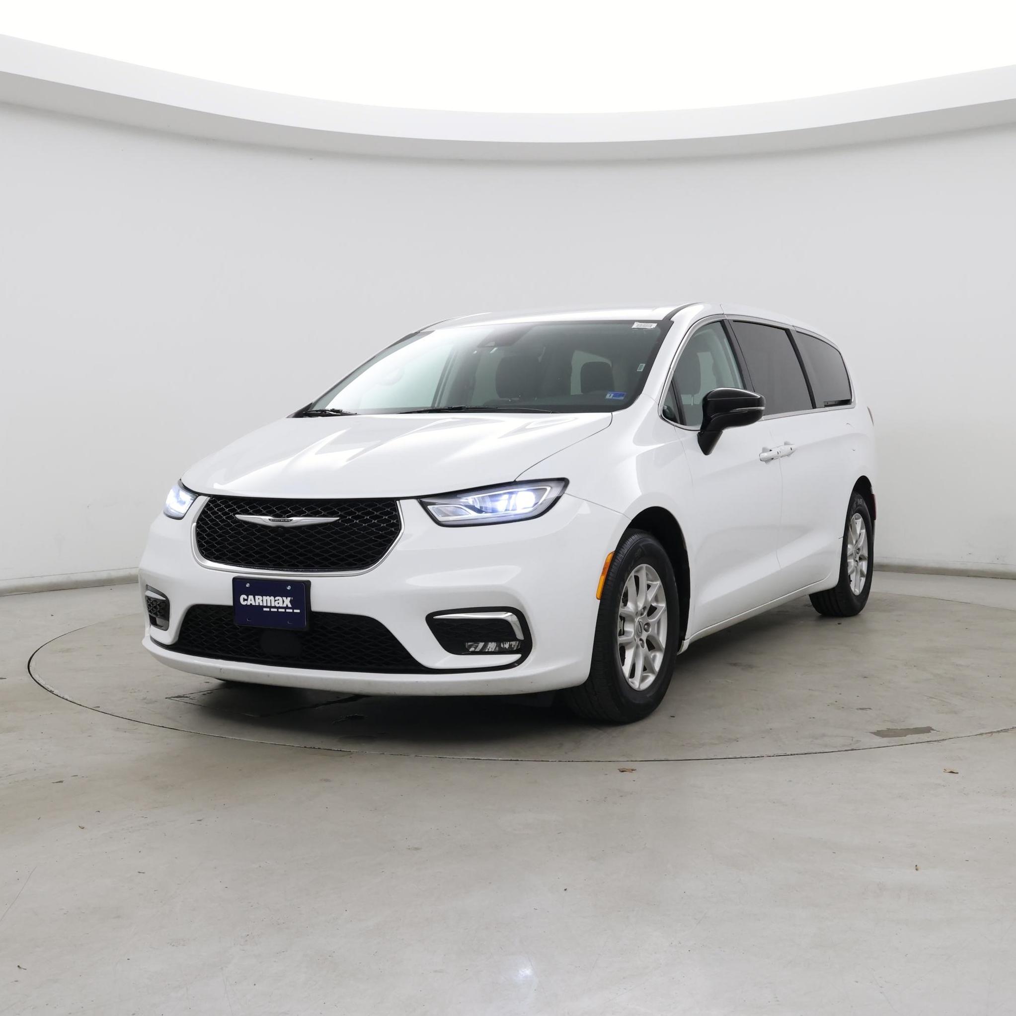 Thumbnail: 2024 Chrysler Pacifica - 4