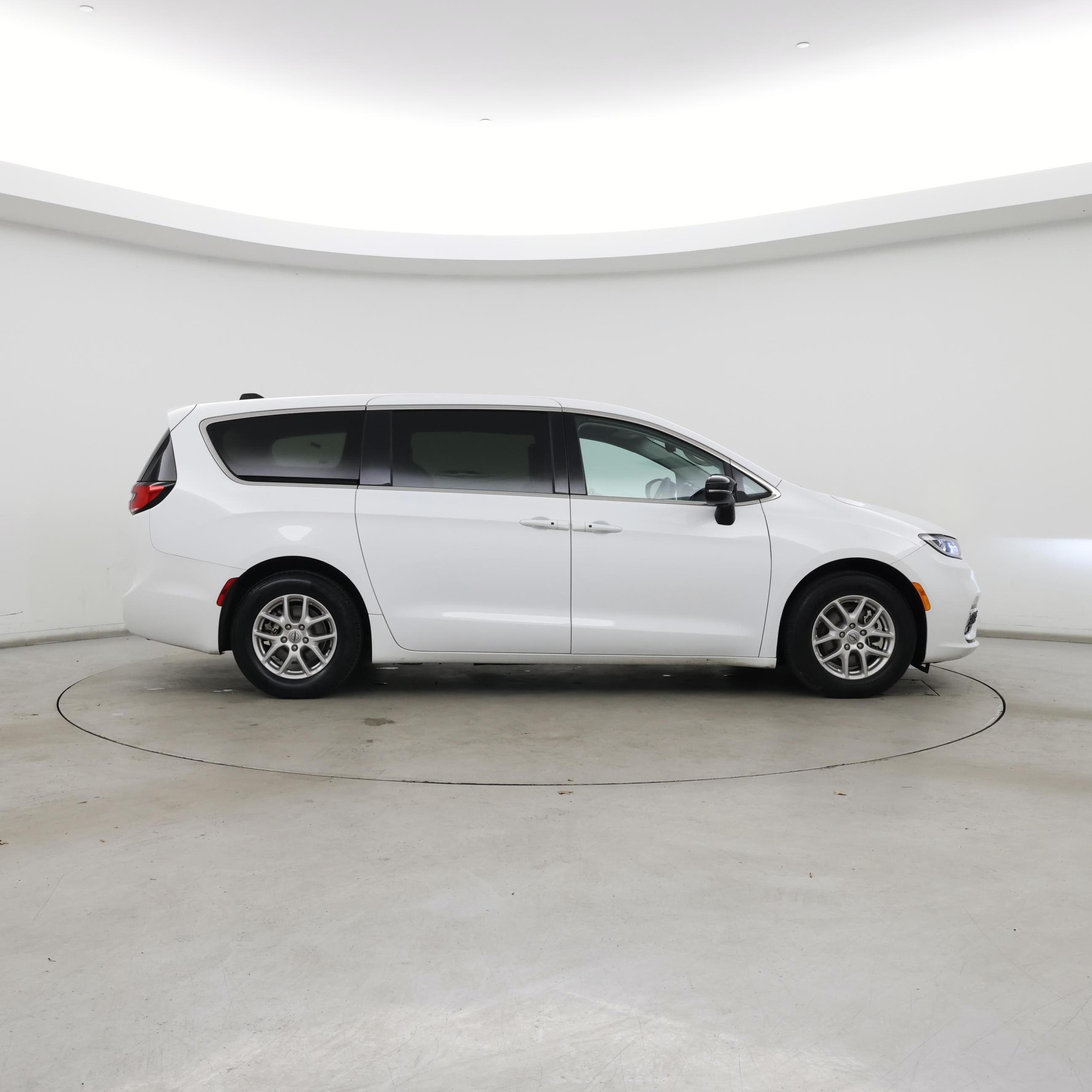 Thumbnail: 2024 Chrysler Pacifica - 7