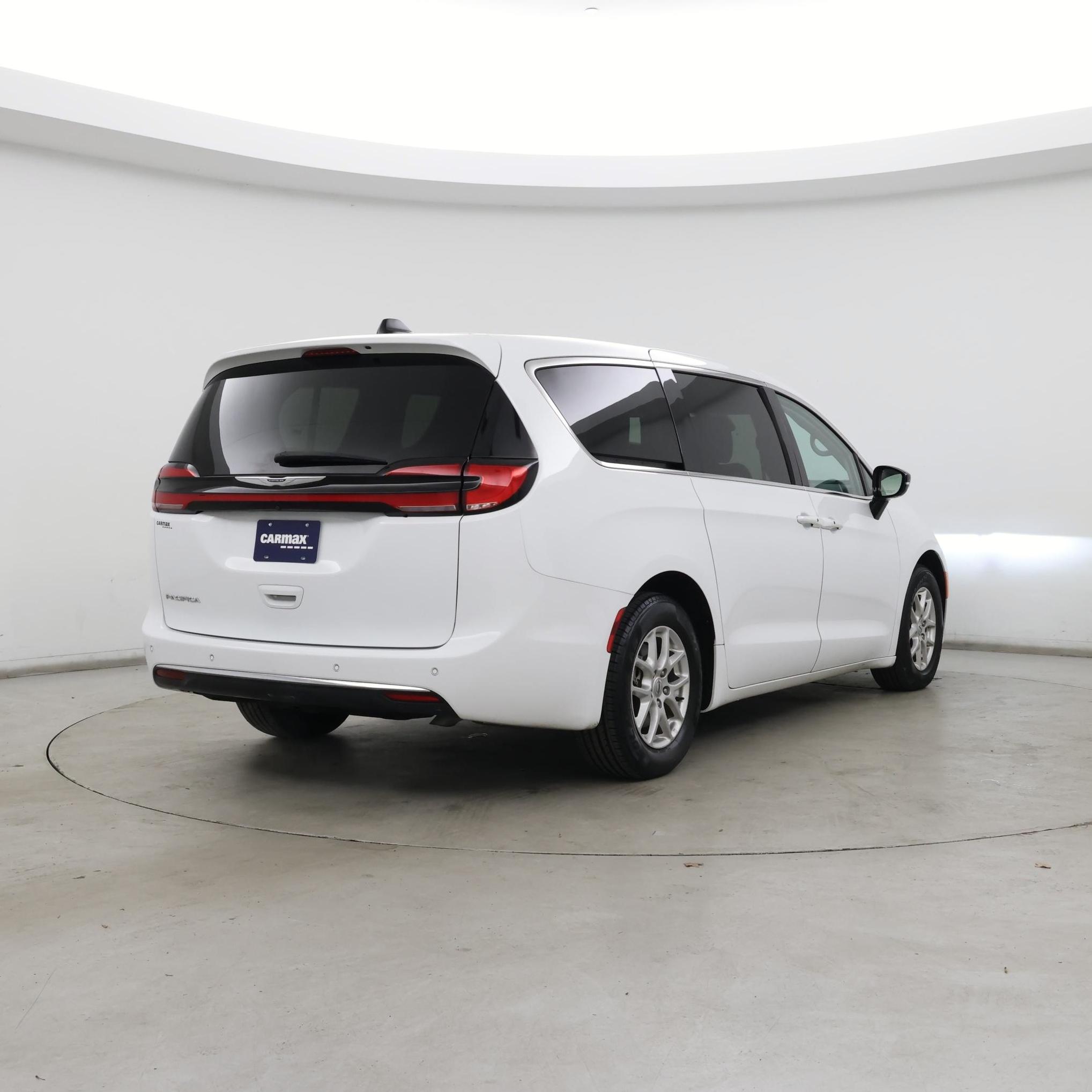 Thumbnail: 2024 Chrysler Pacifica - 8