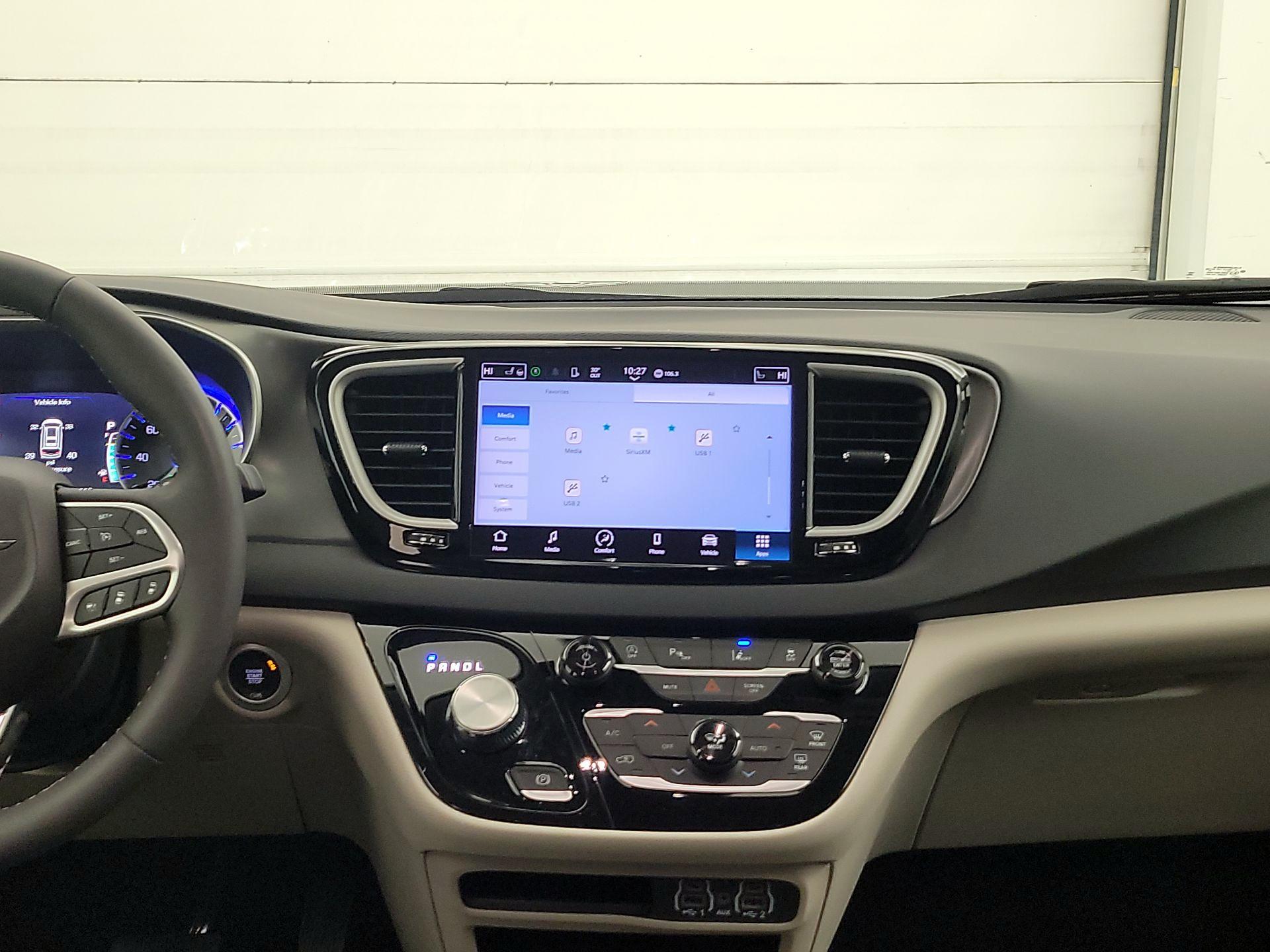 Thumbnail: 2024 Chrysler Pacifica - 9