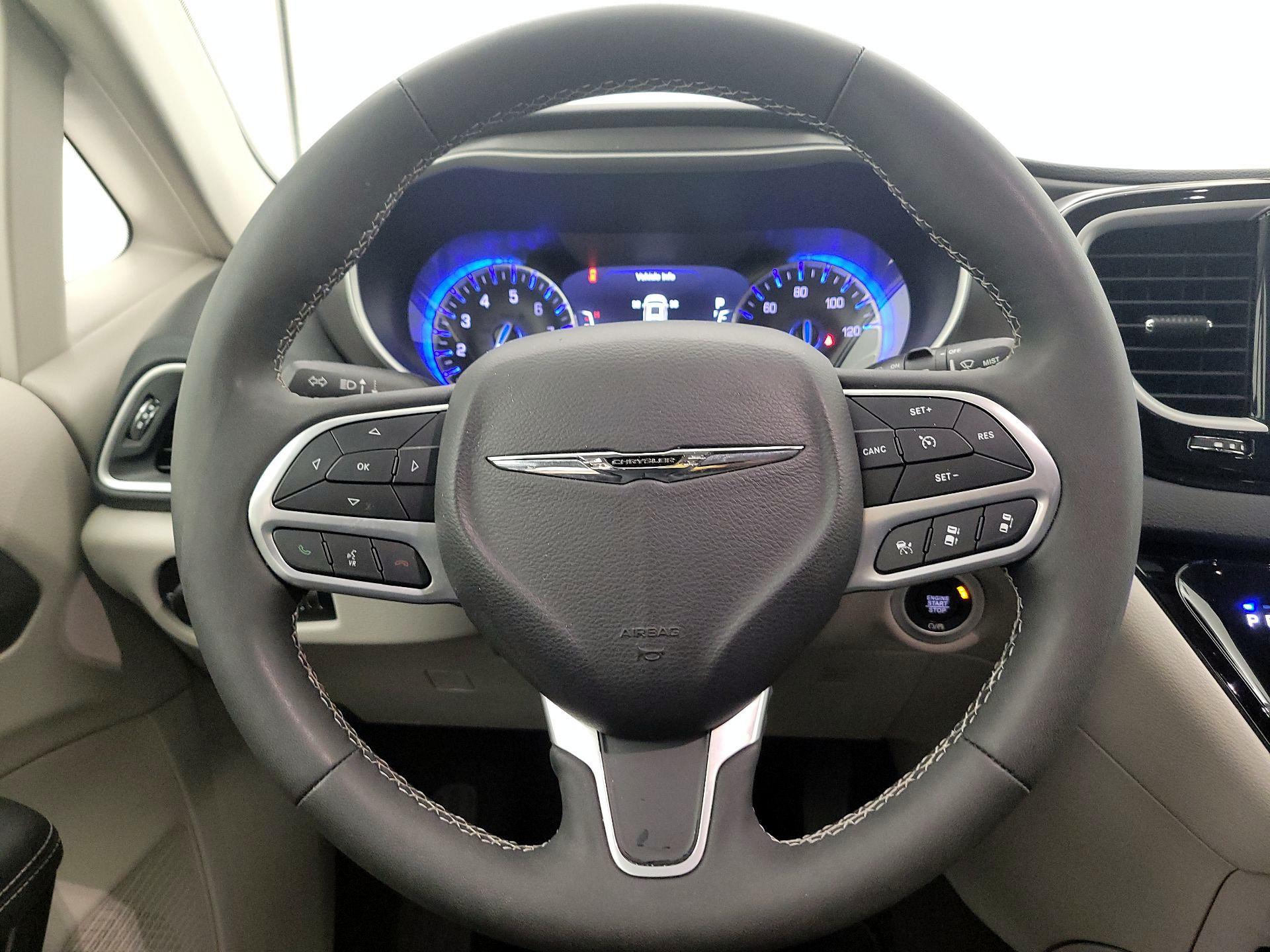 Thumbnail: 2024 Chrysler Pacifica - 10