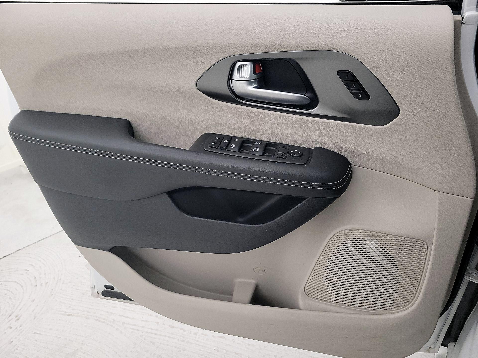 Thumbnail: 2024 Chrysler Pacifica - 12