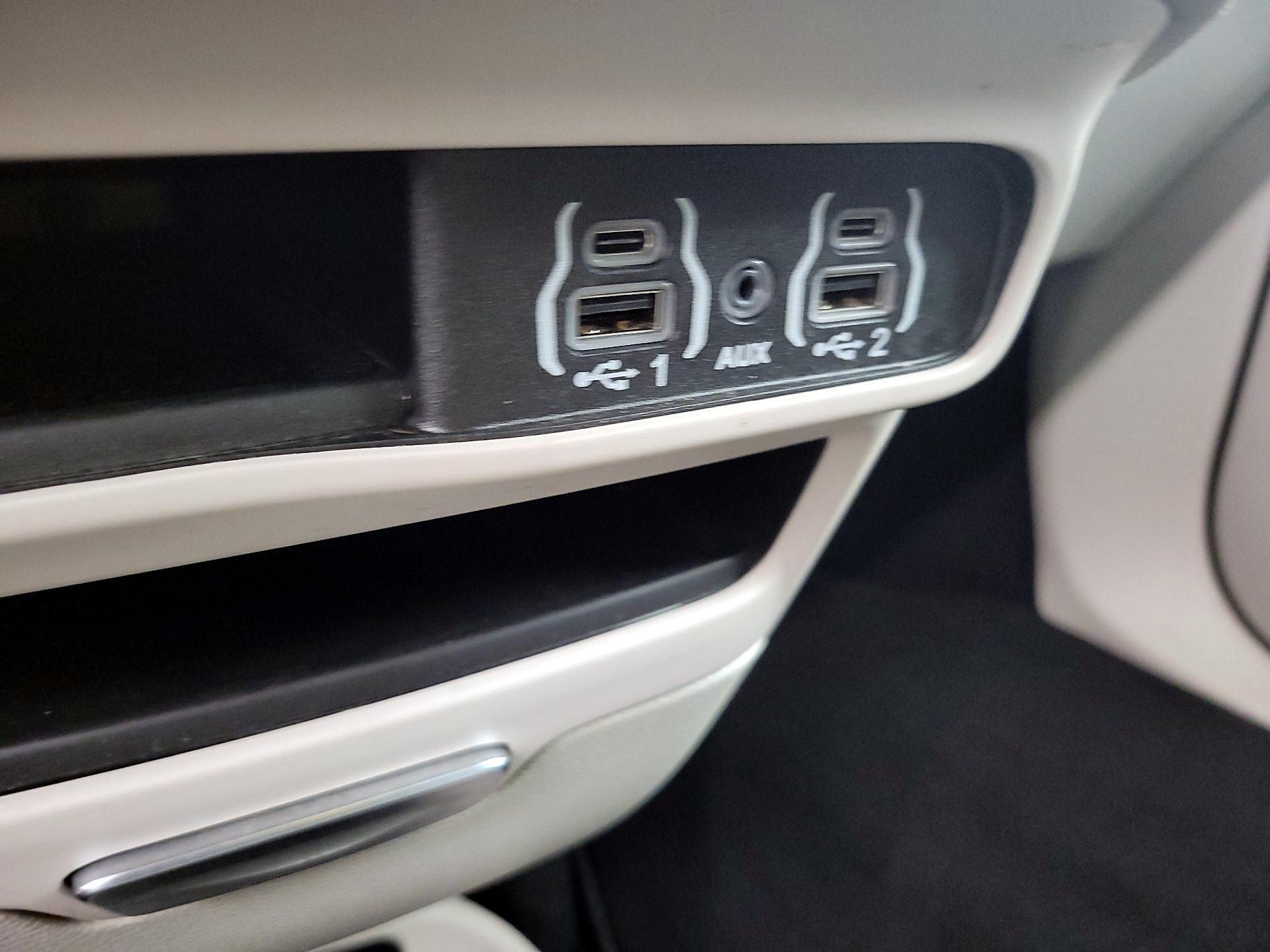 Thumbnail: 2024 Chrysler Pacifica - 18