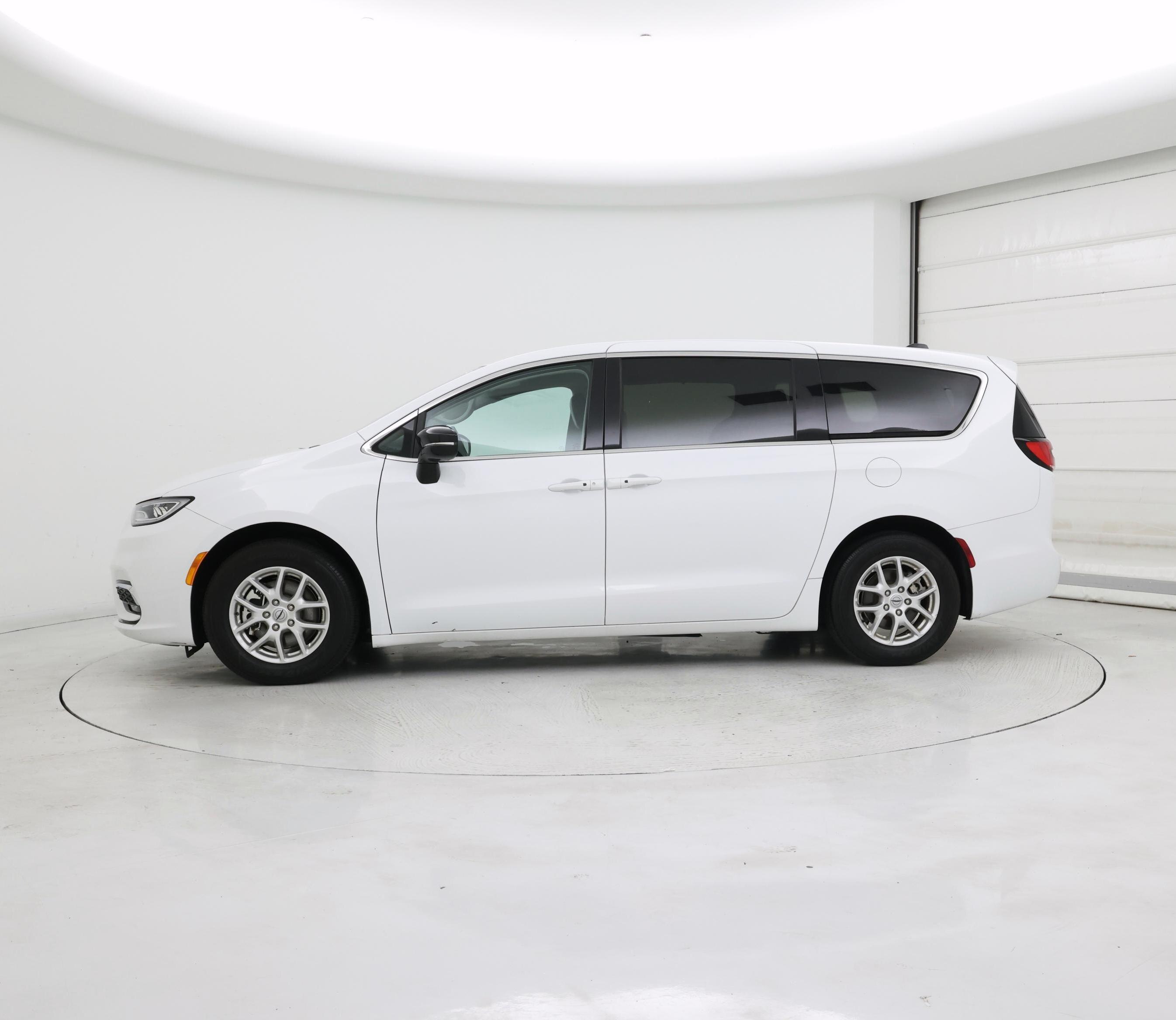 Thumbnail: 2024 Chrysler Pacifica - 3