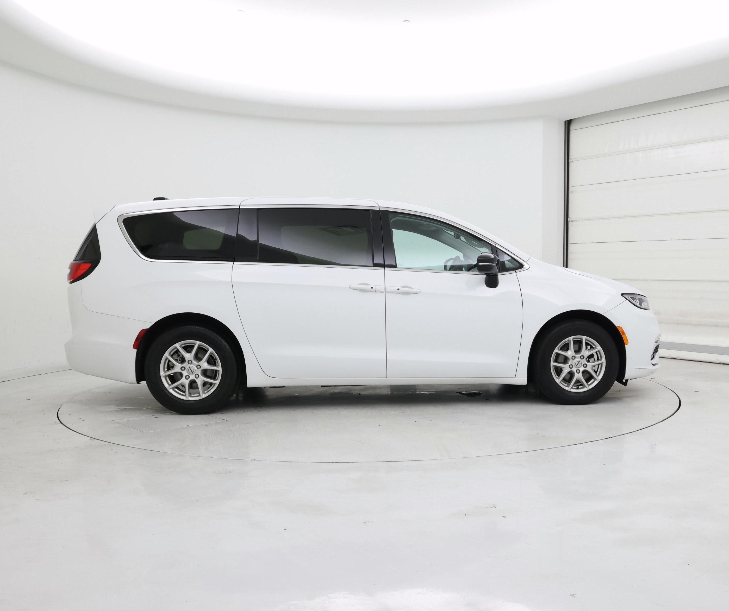 Thumbnail: 2024 Chrysler Pacifica - 7