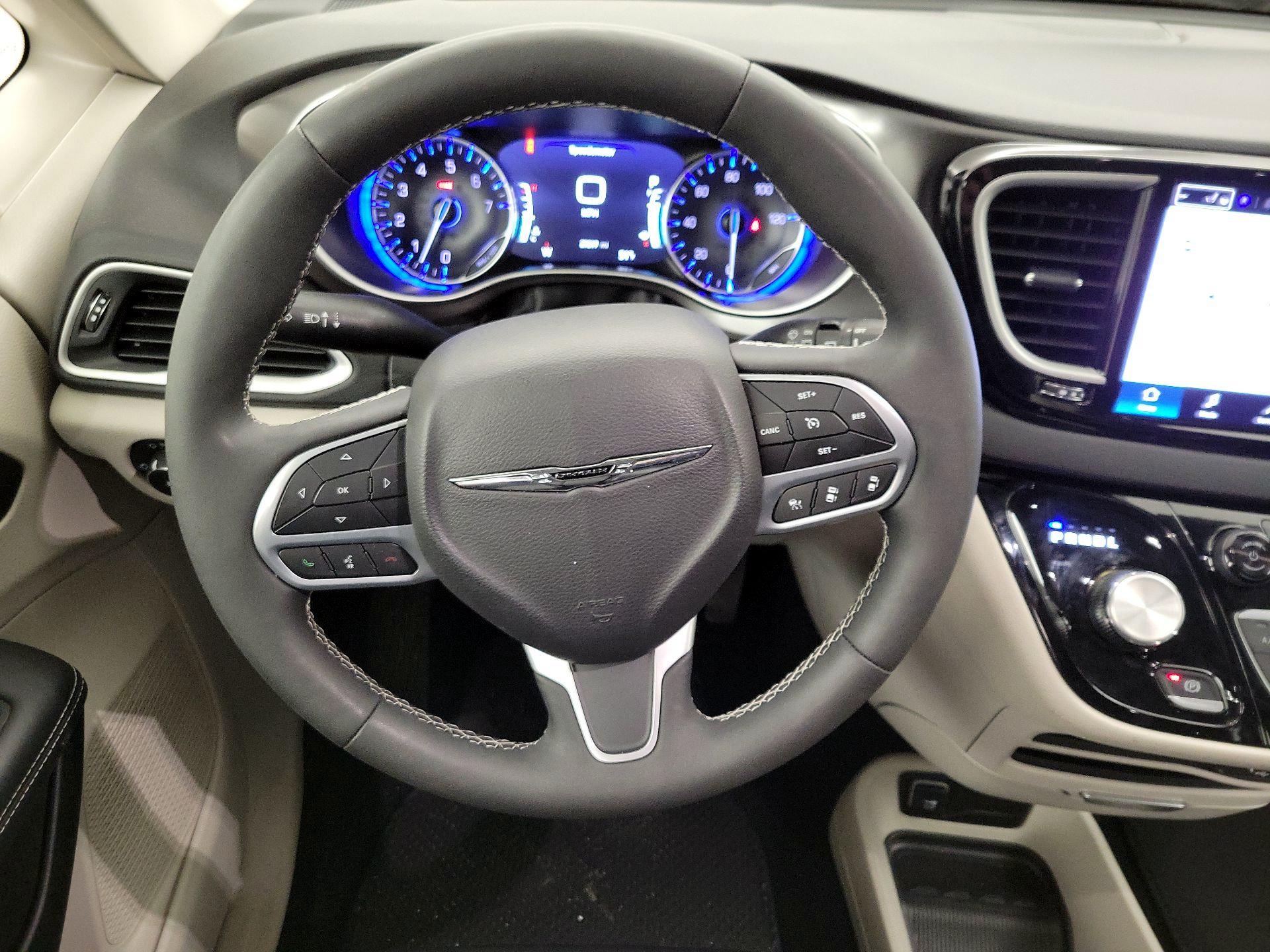 Thumbnail: 2024 Chrysler Pacifica - 10