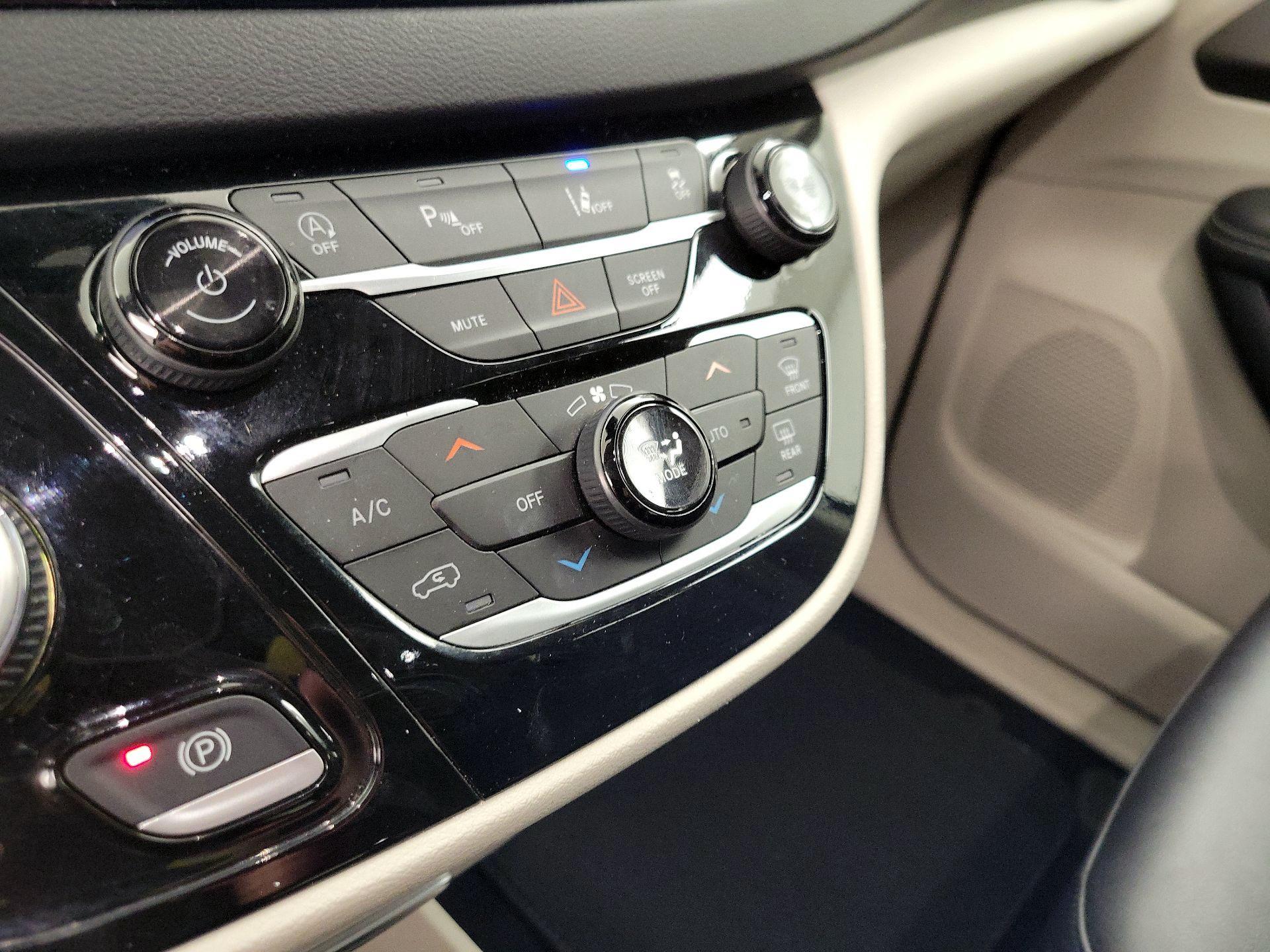 Thumbnail: 2024 Chrysler Pacifica - 16