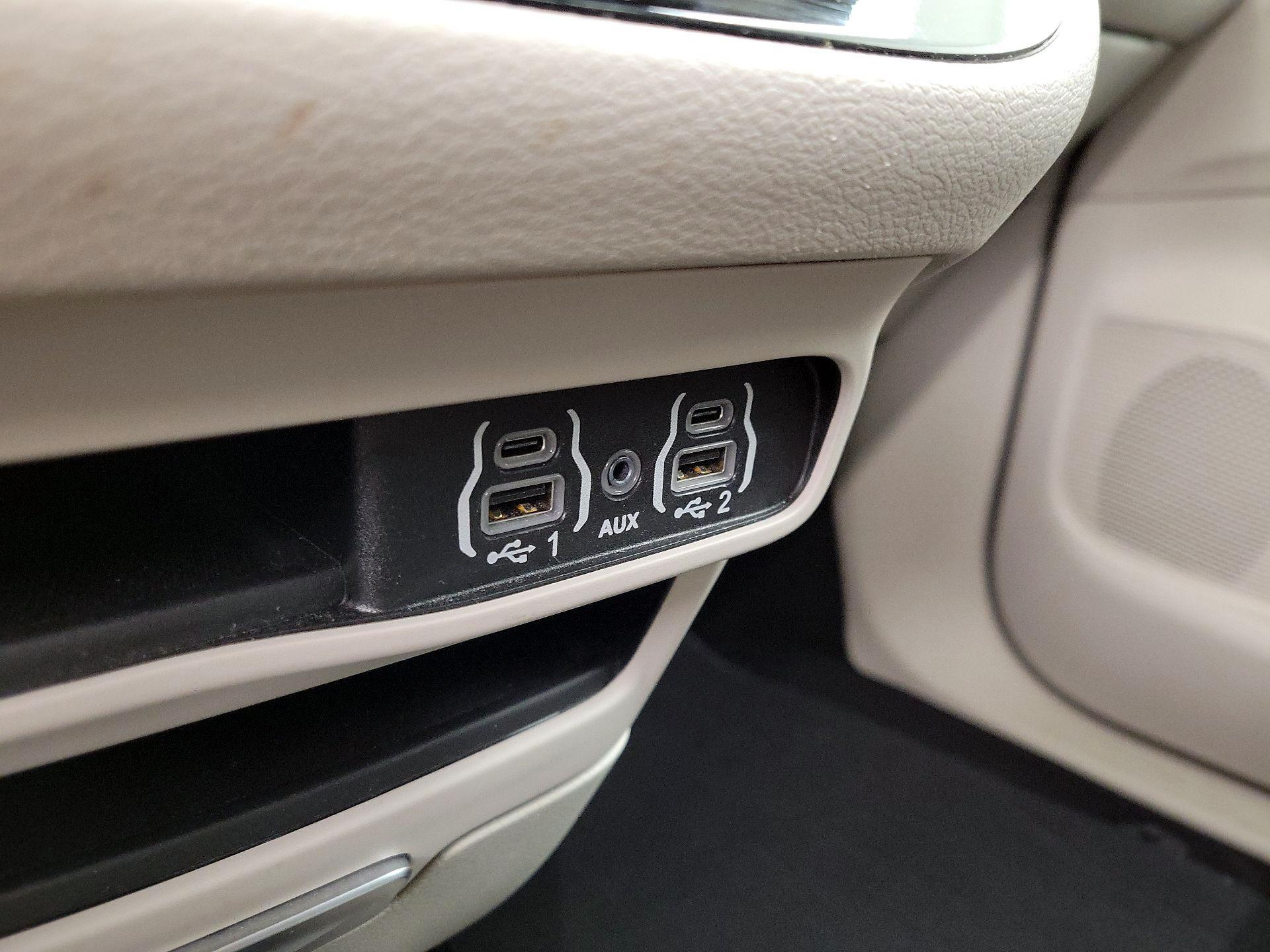 Thumbnail: 2024 Chrysler Pacifica - 18