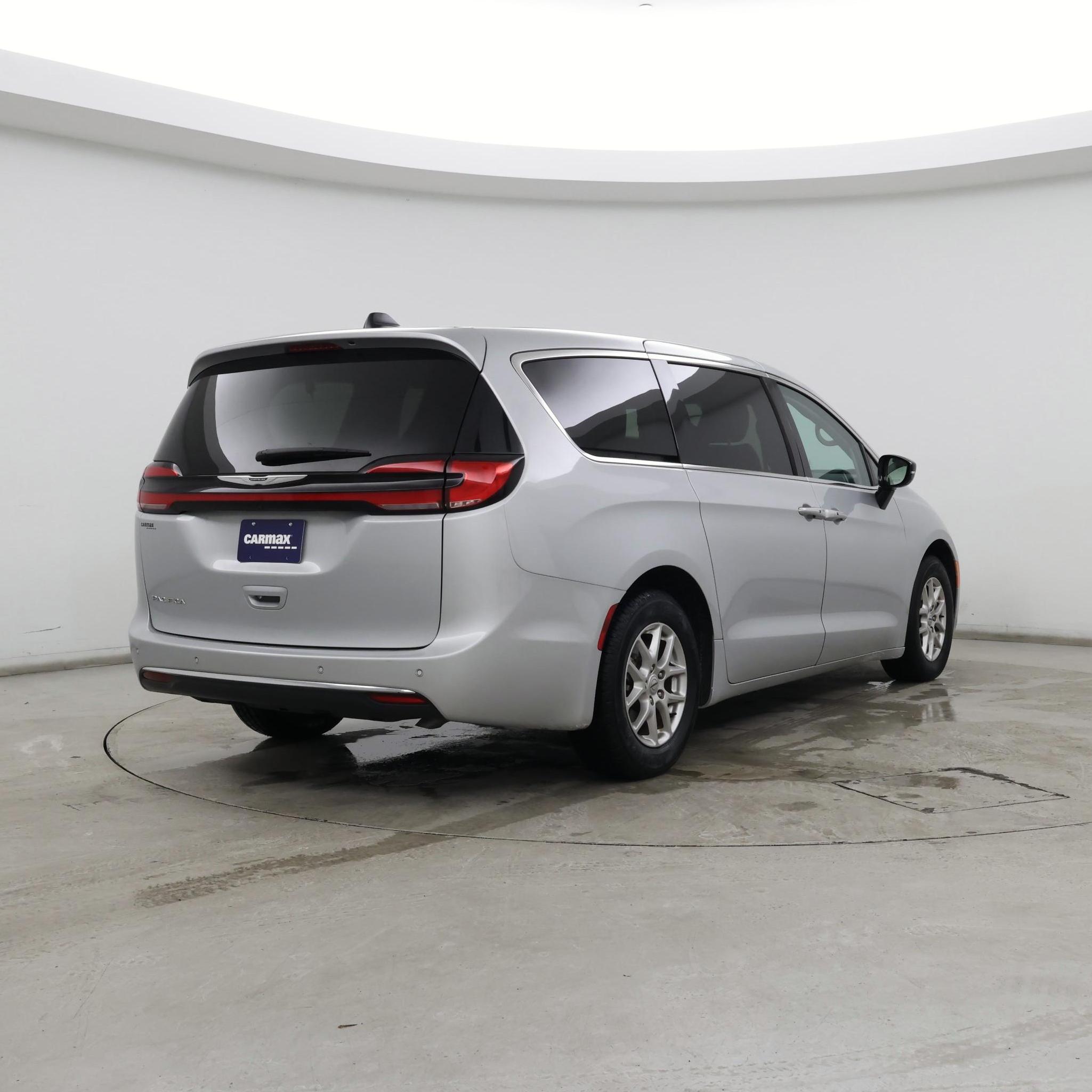 Thumbnail: 2024 Chrysler Pacifica - 8