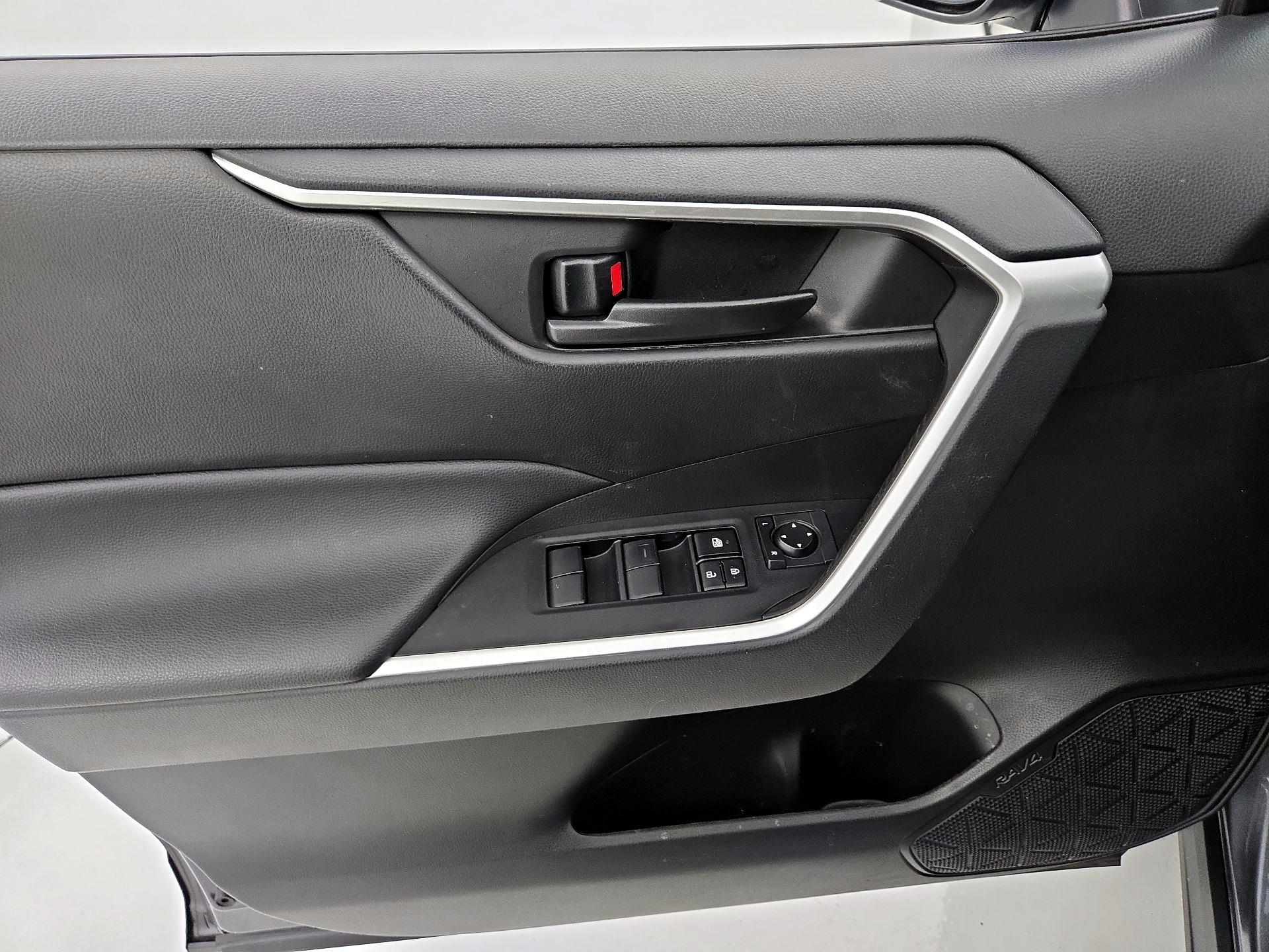 Thumbnail: 2022 Toyota RAV4 - 12