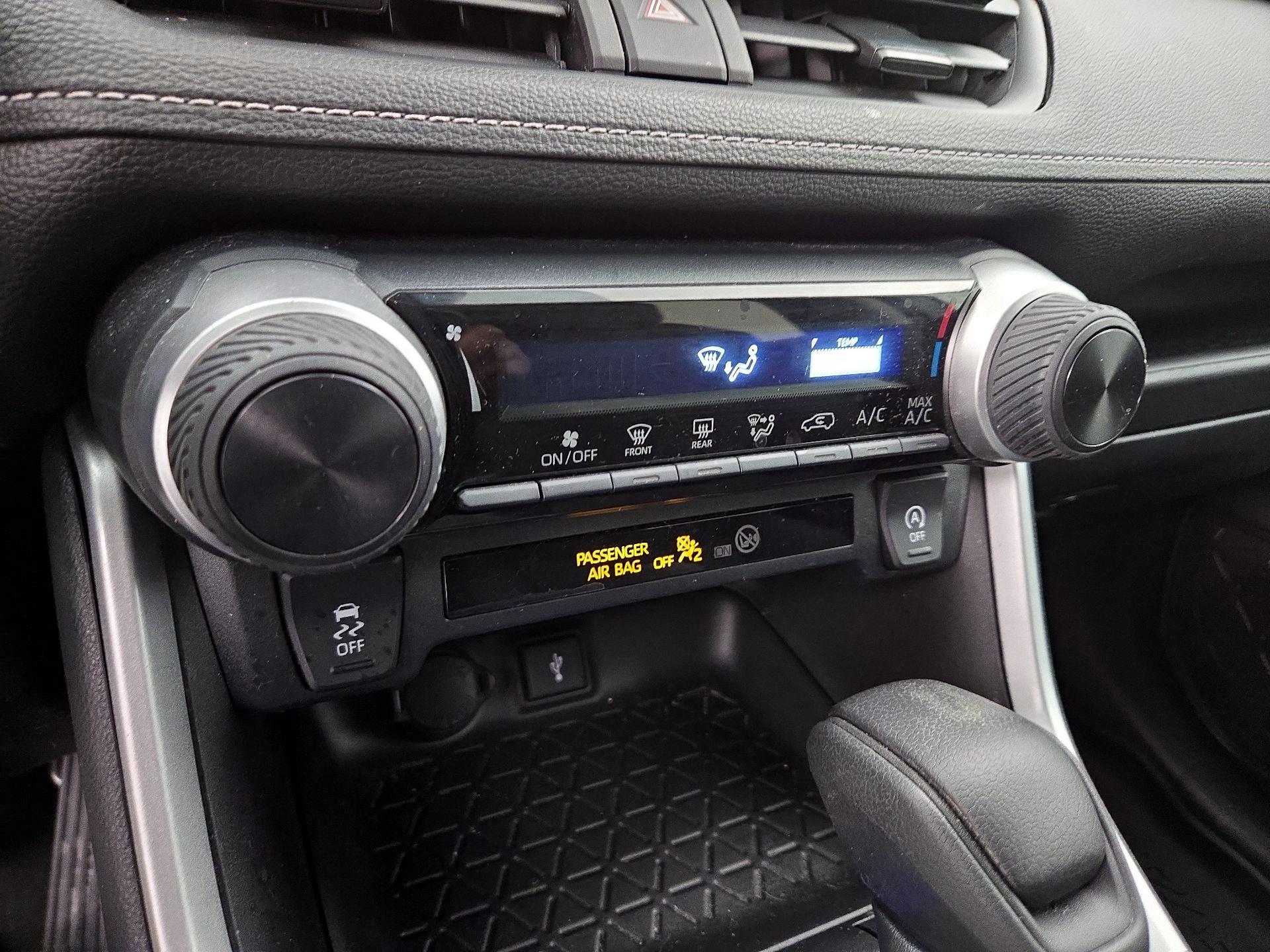 Thumbnail: 2022 Toyota RAV4 - 16