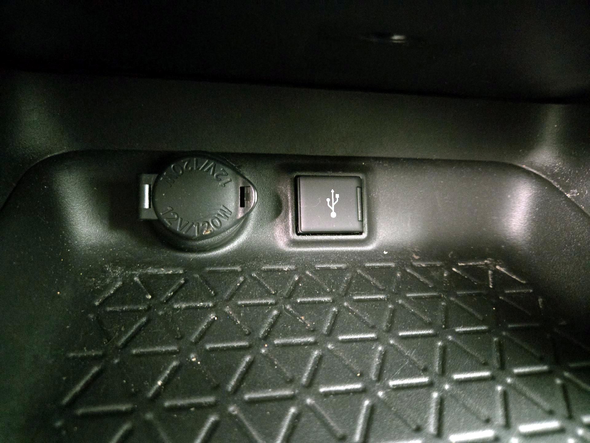 Thumbnail: 2022 Toyota RAV4 - 18