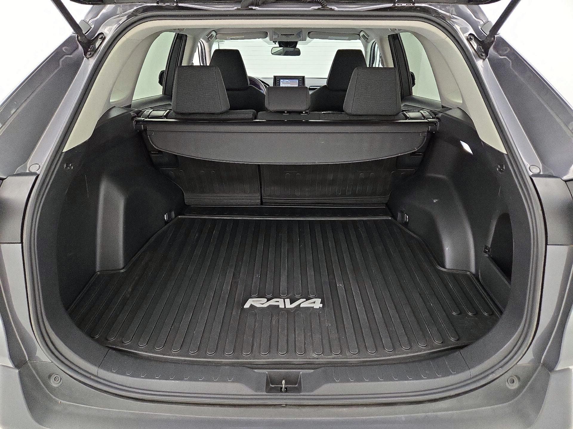 Thumbnail: 2022 Toyota RAV4 - 20