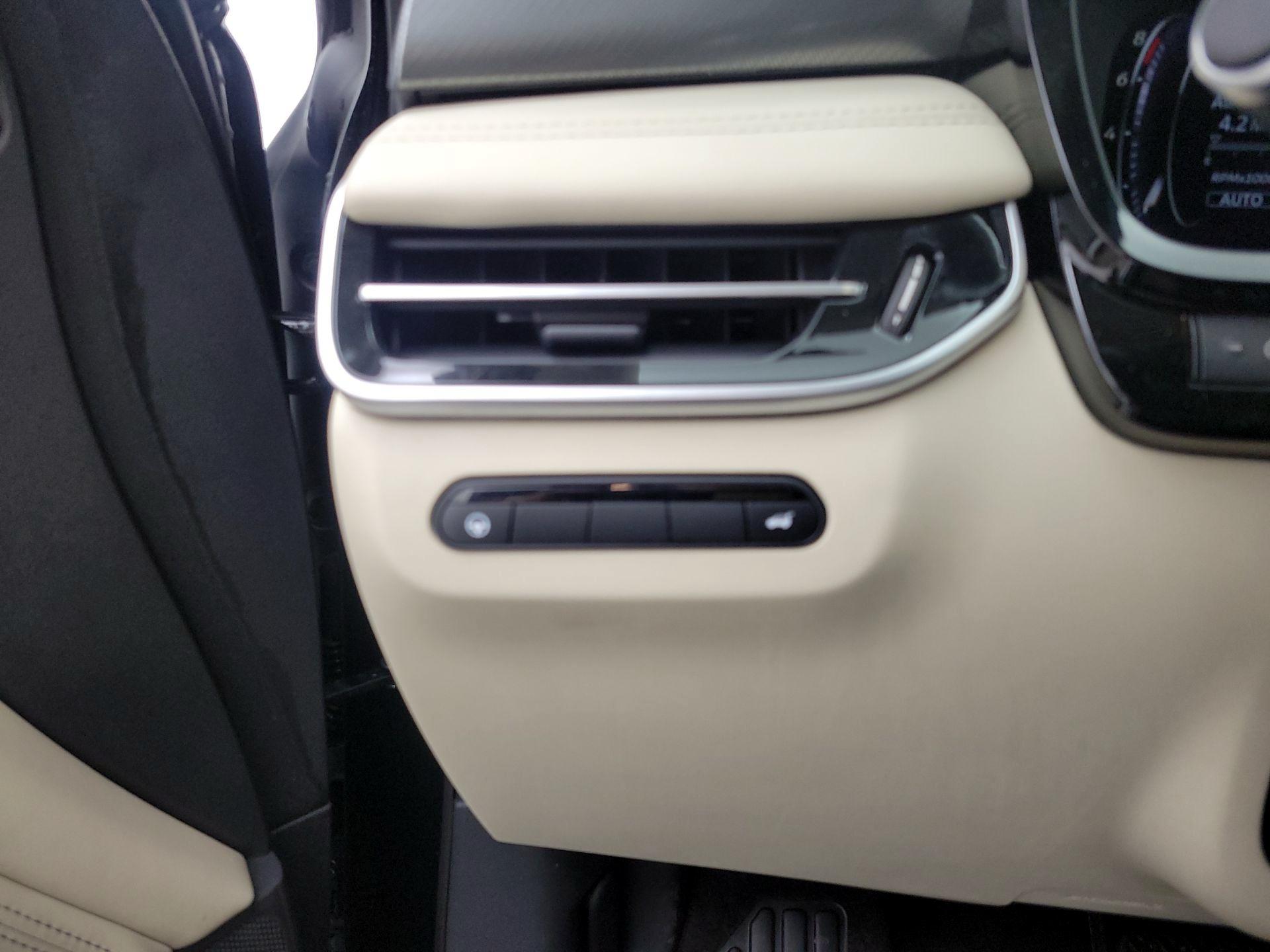 Thumbnail: 2023 INFINITI QX60 - 13