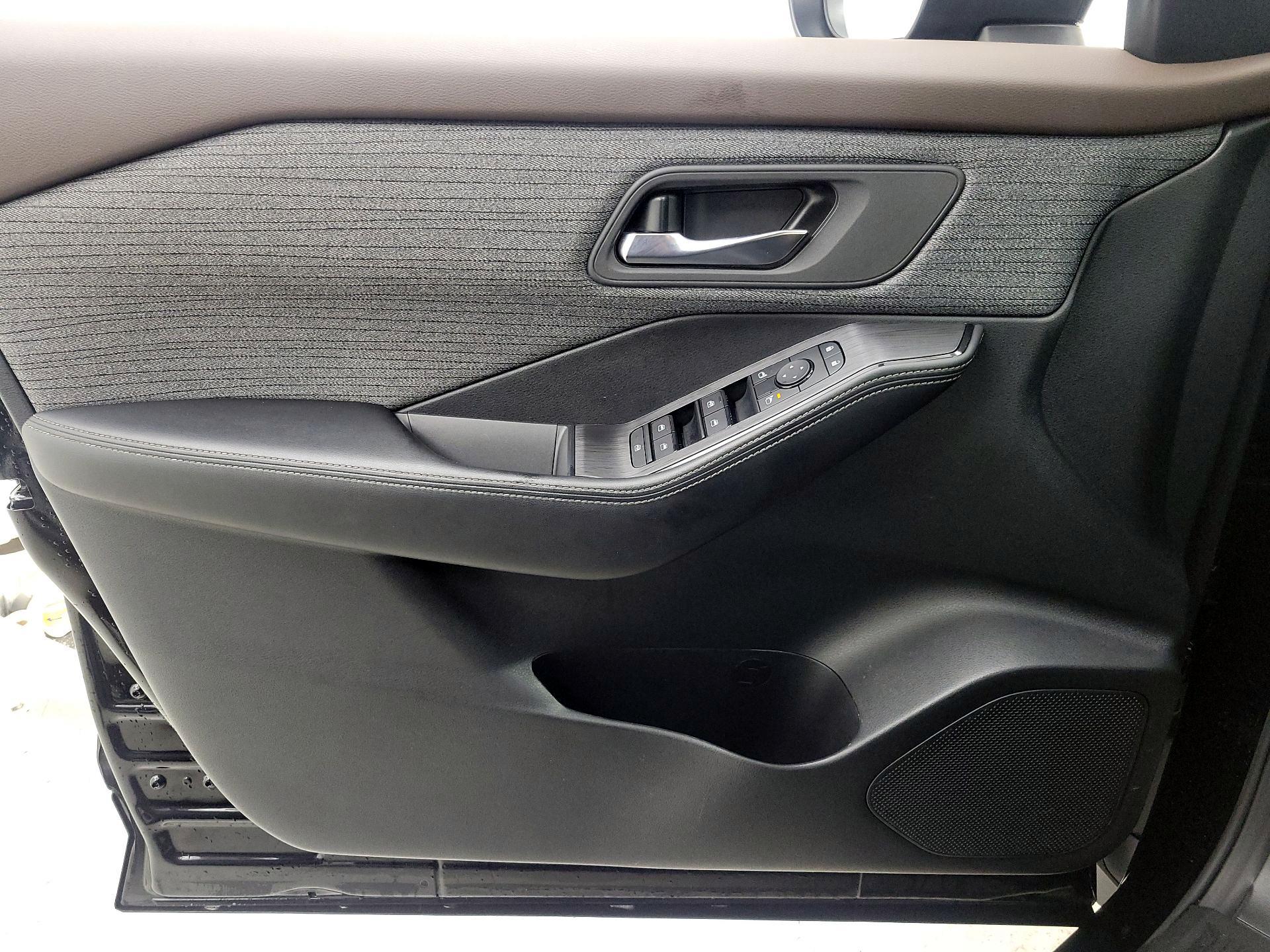 Thumbnail: 2023 Nissan Rogue - 12