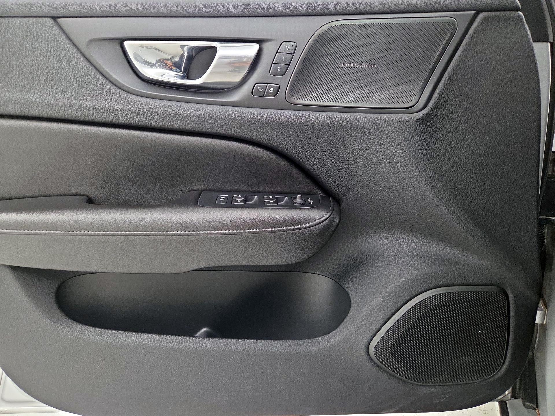 Thumbnail: 2022 Volvo S60 - 12