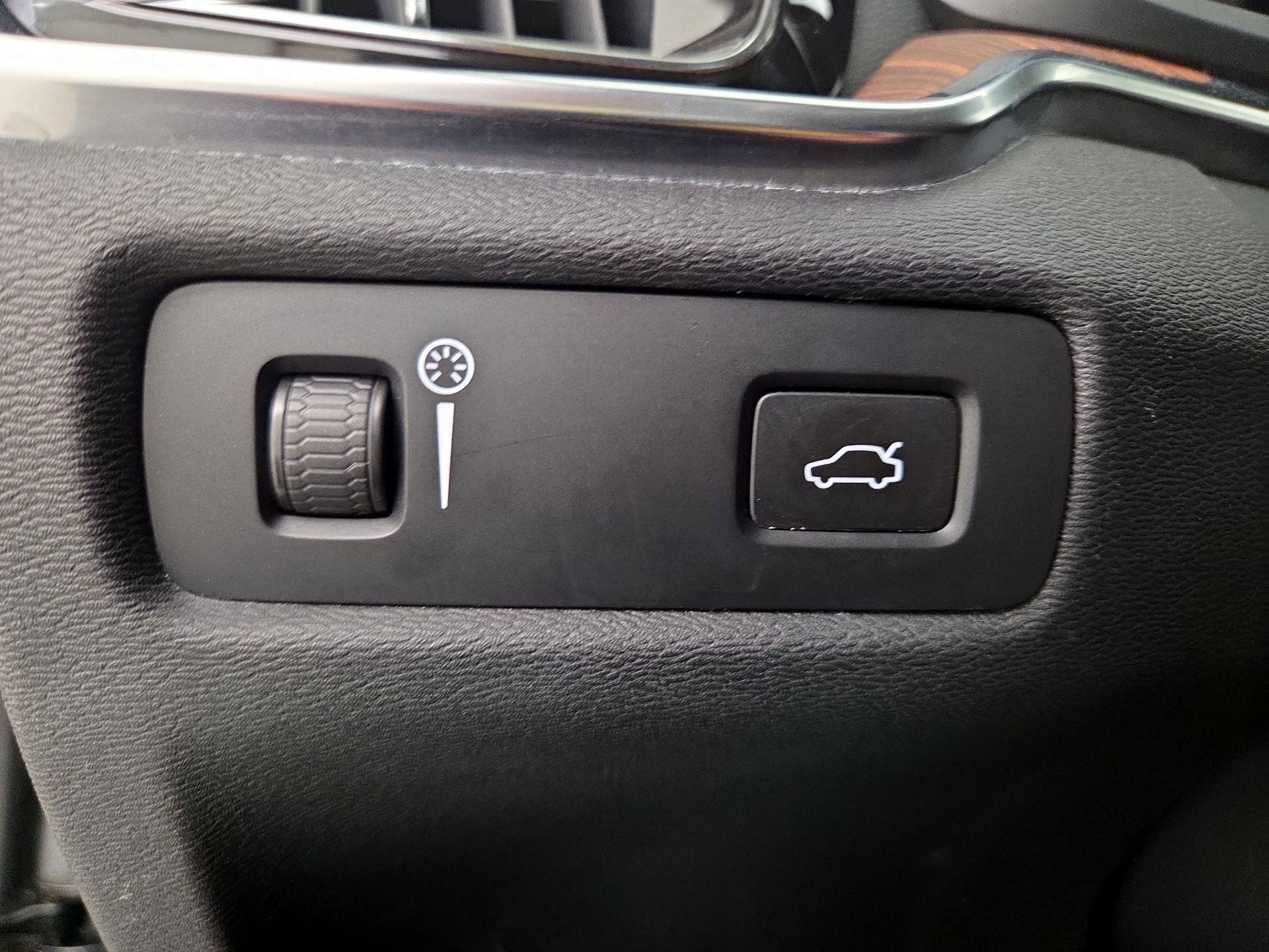 Thumbnail: 2022 Volvo S60 - 13