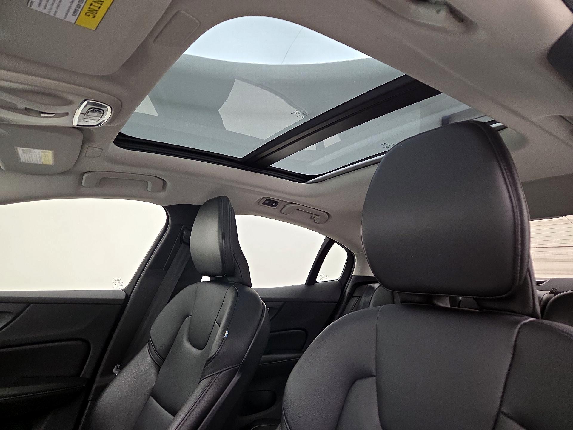 Thumbnail: 2022 Volvo S60 - 20