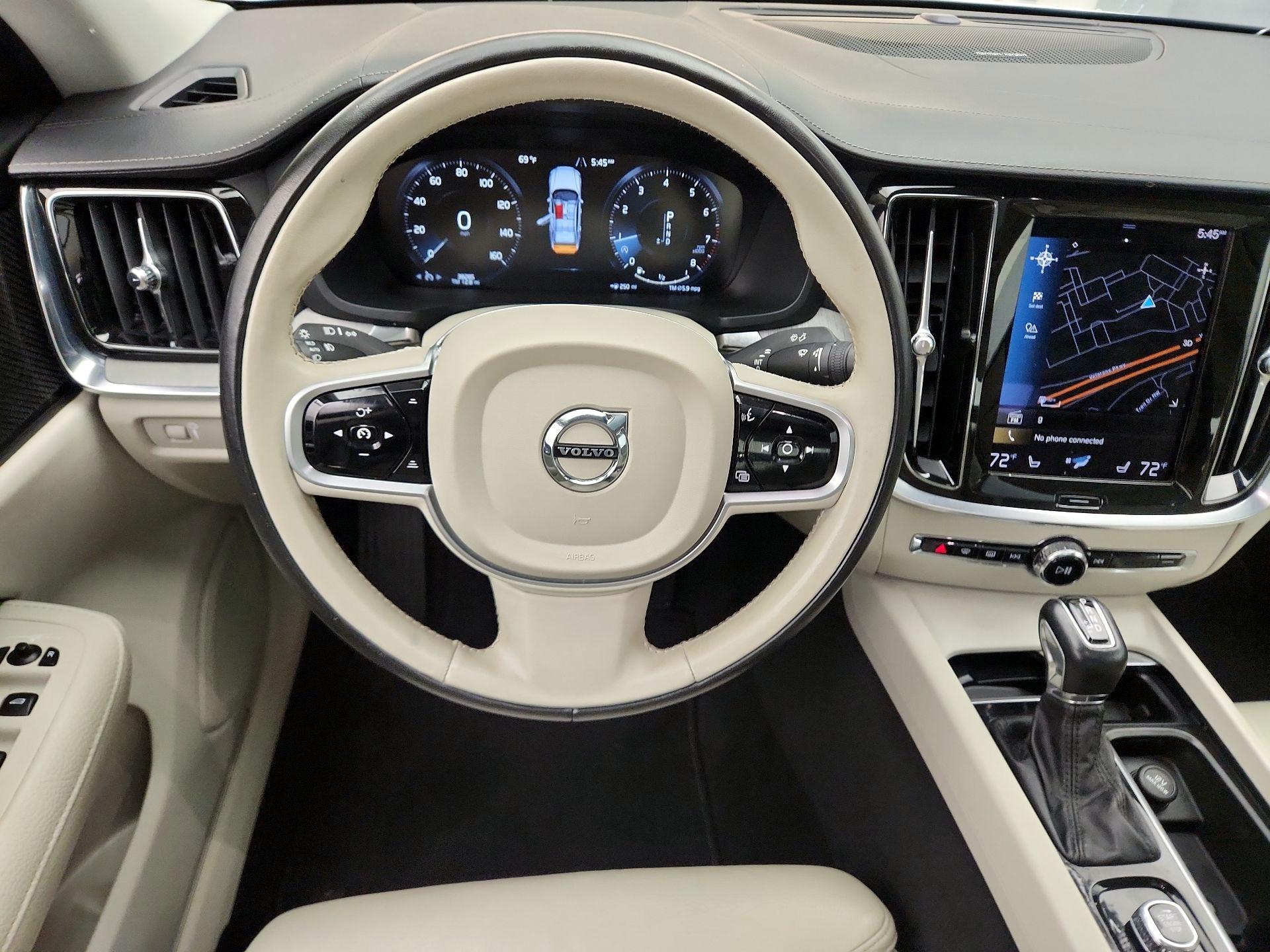 Thumbnail: 2021 Volvo S60 - 10