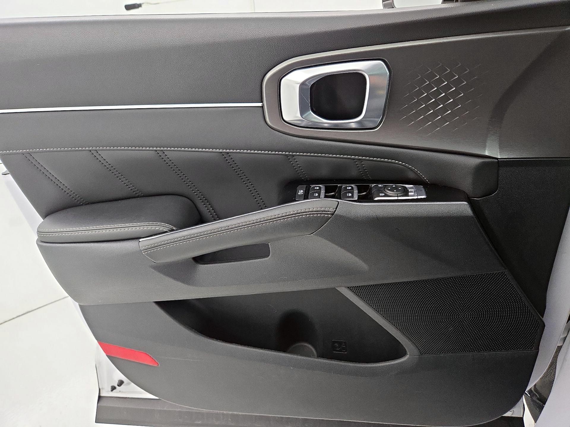 Thumbnail: 2023 Kia Sorento - 12