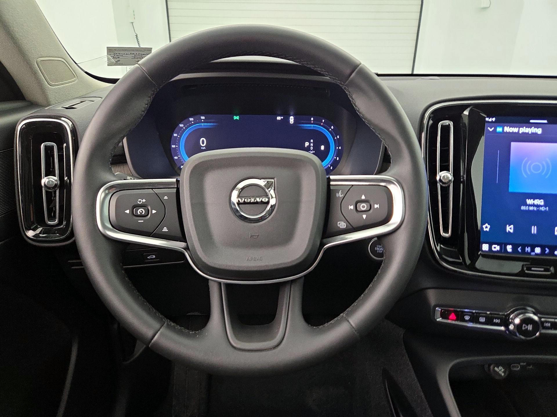 Thumbnail: 2024 Volvo XC40 - 10