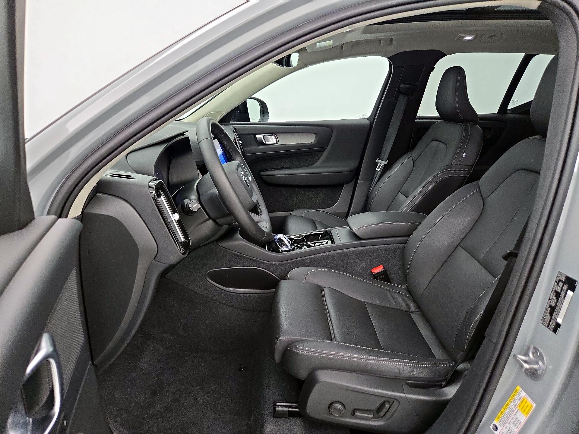 Thumbnail: 2024 Volvo XC40 - 11