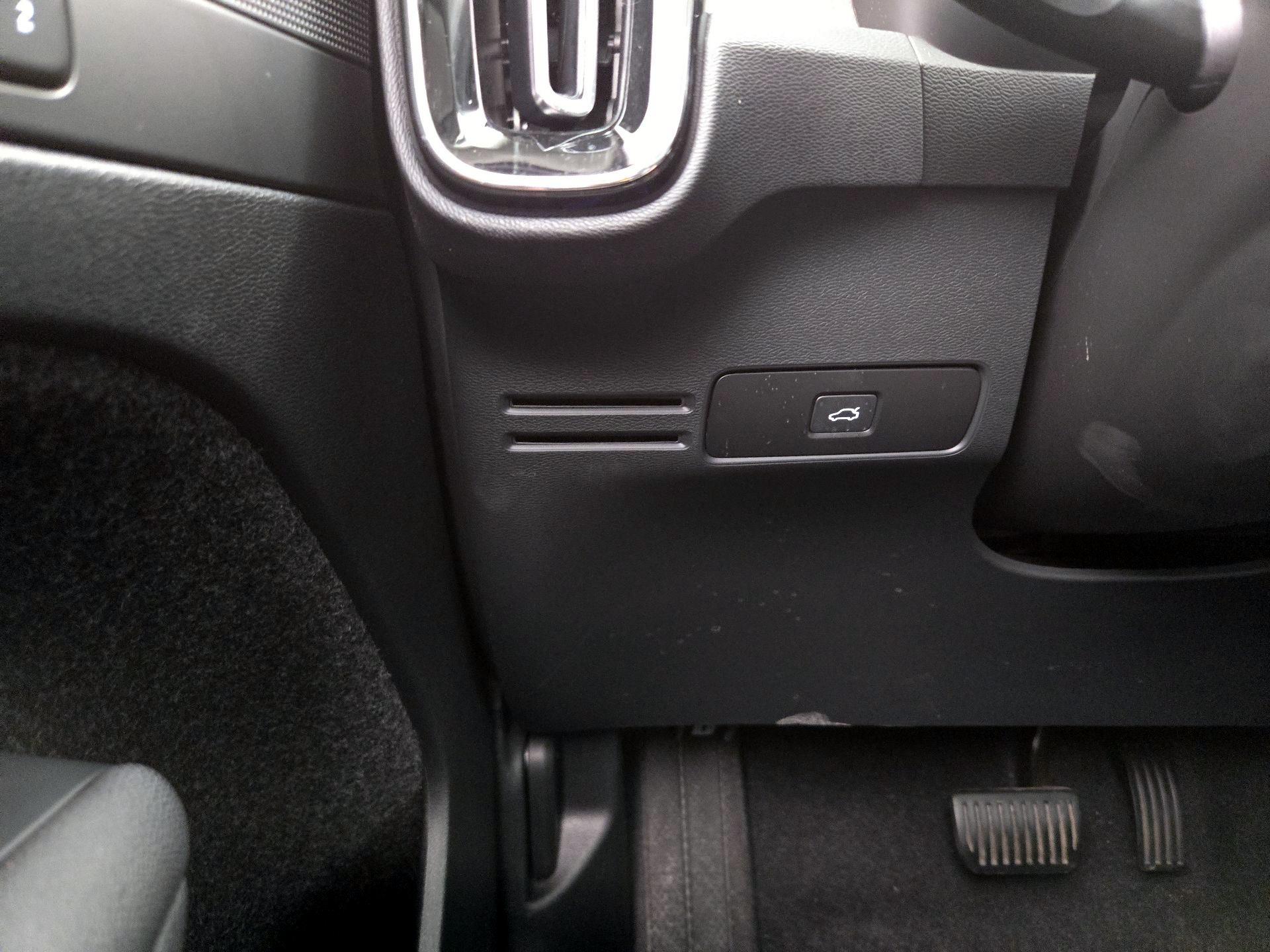 Thumbnail: 2024 Volvo XC40 - 13