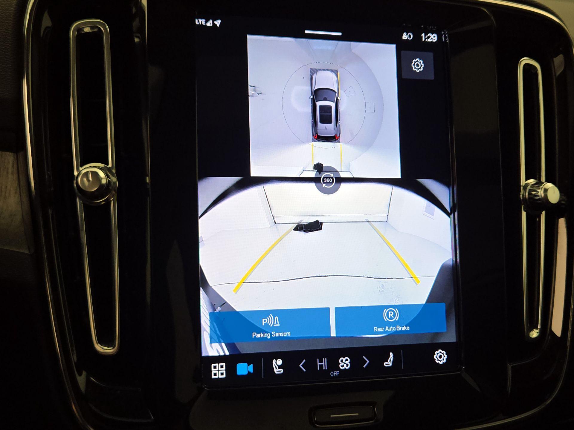 Thumbnail: 2024 Volvo XC40 - 14