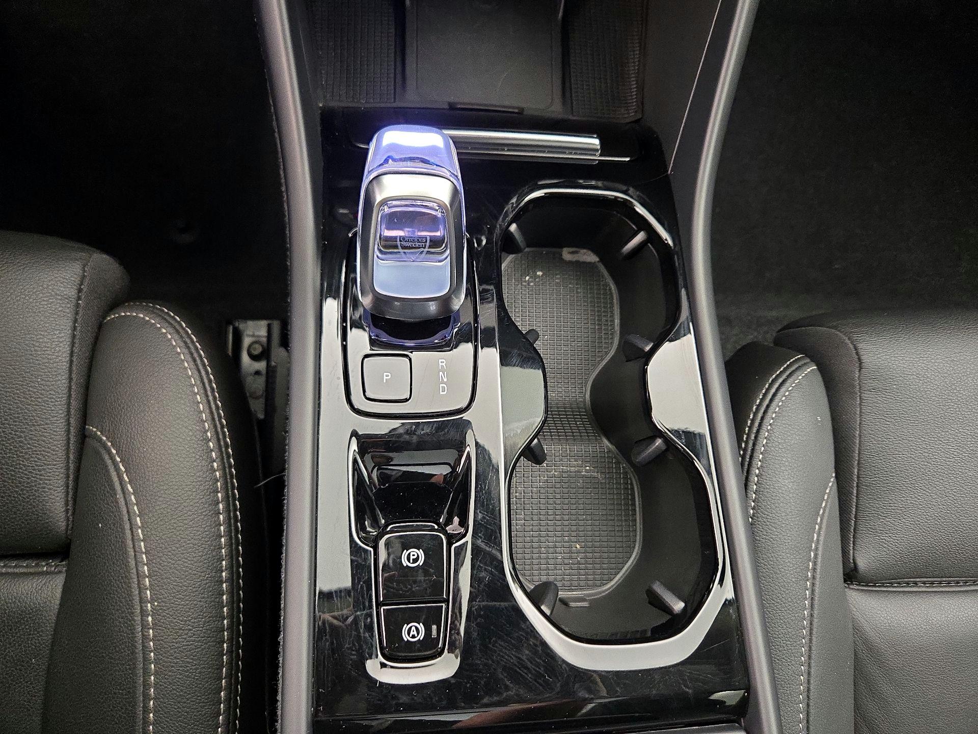 Thumbnail: 2024 Volvo XC40 - 17