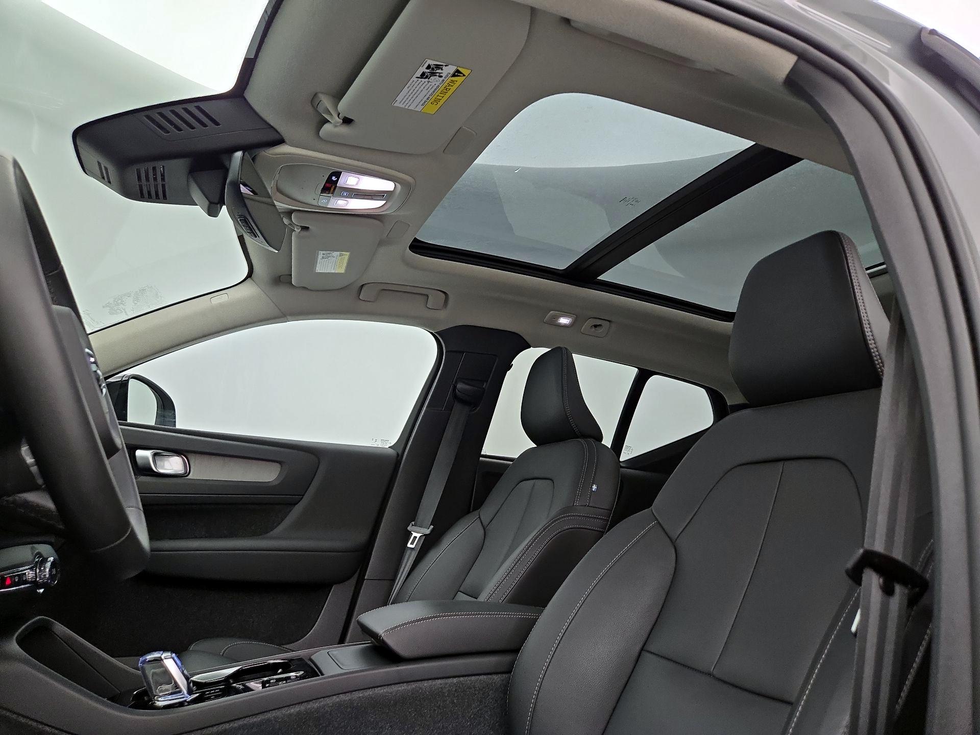 Thumbnail: 2024 Volvo XC40 - 19