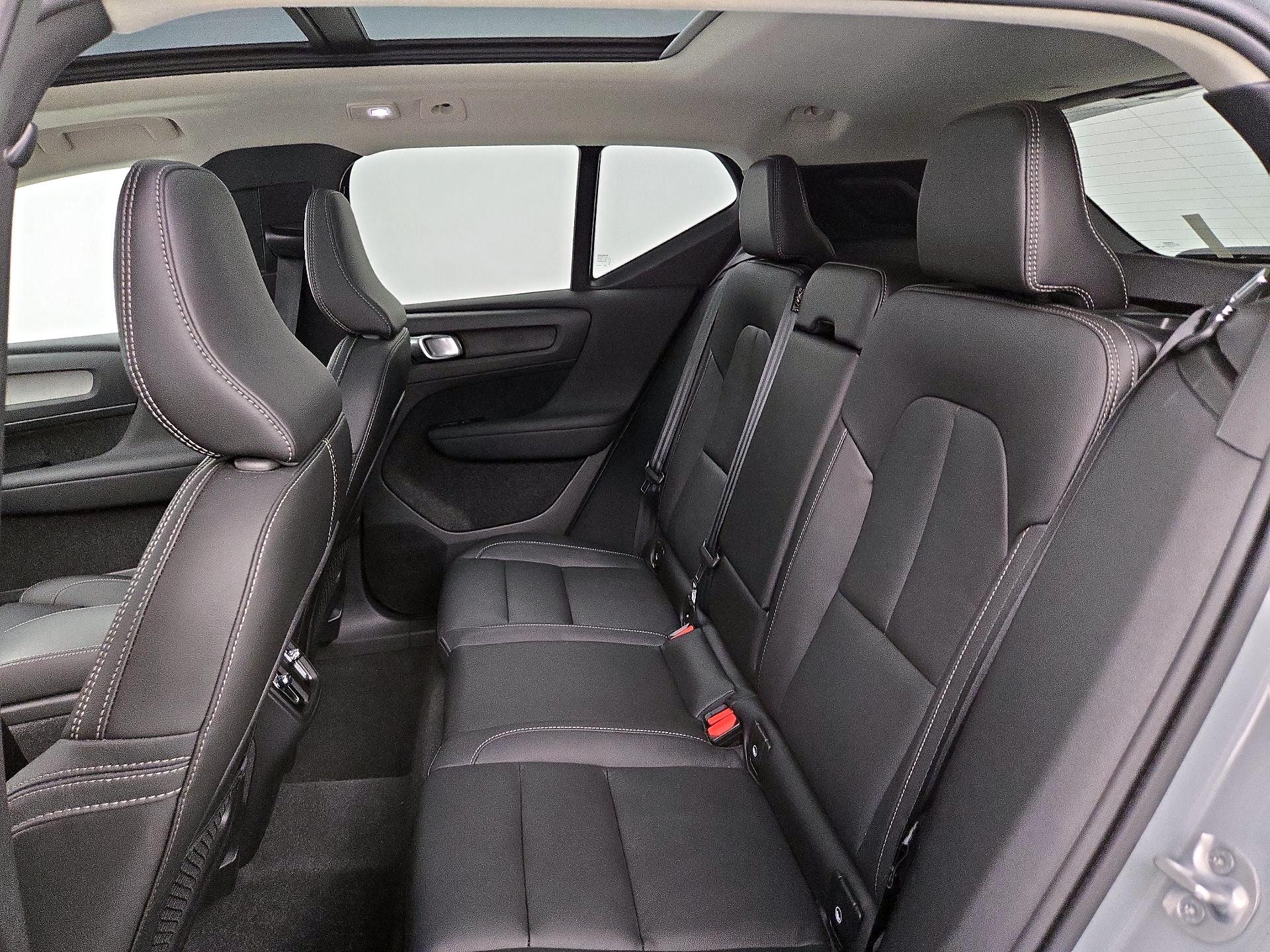 Thumbnail: 2024 Volvo XC40 - 20