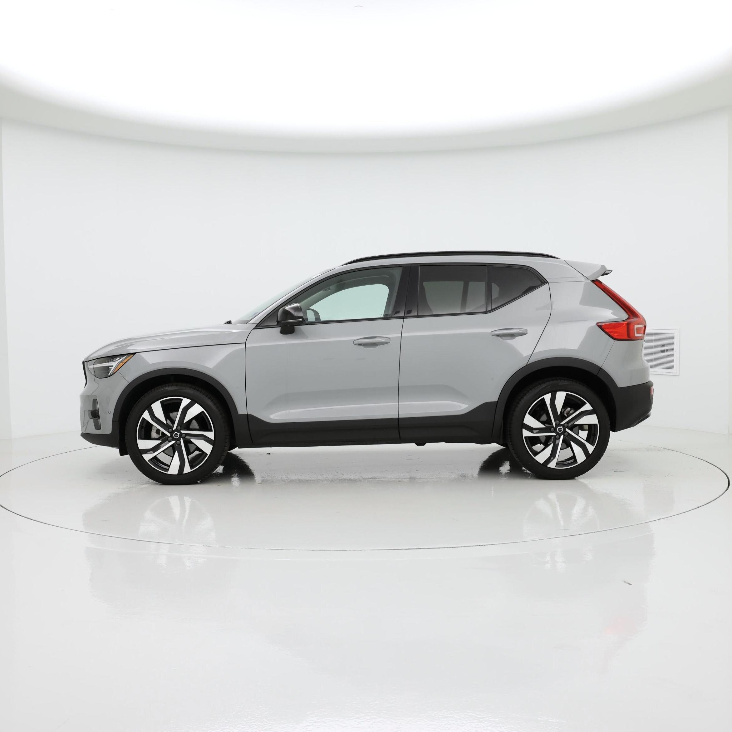 Thumbnail: 2024 Volvo XC40 - 3