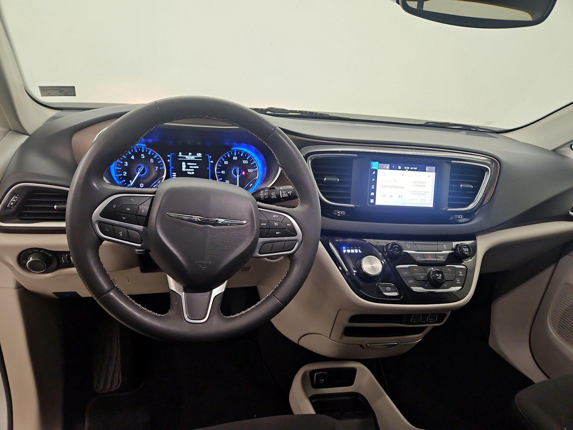 Thumbnail: 2023 Chrysler Voyager - 9