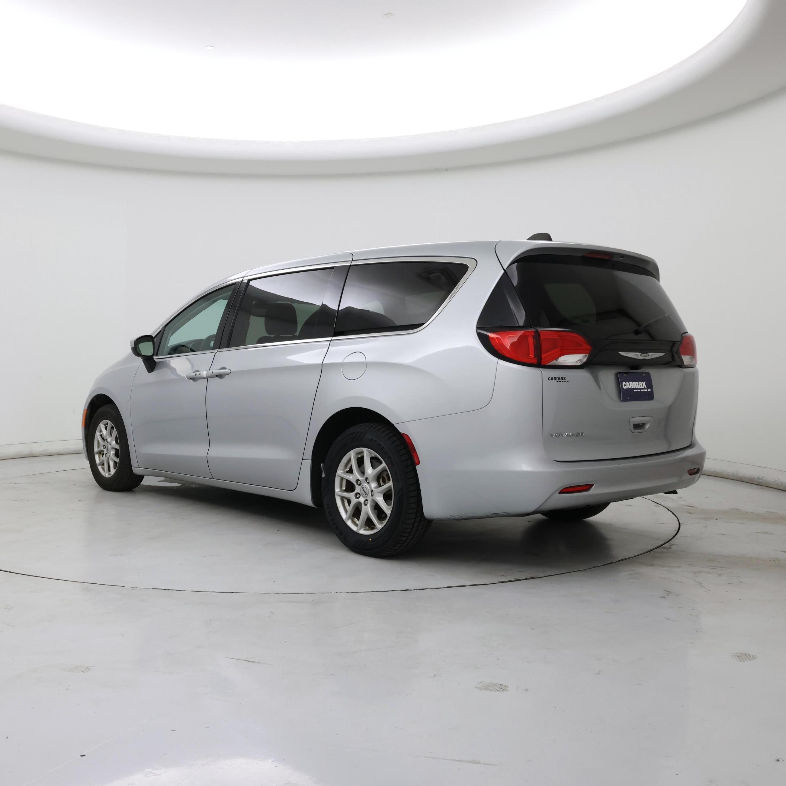 Thumbnail: 2023 Chrysler Voyager - 2