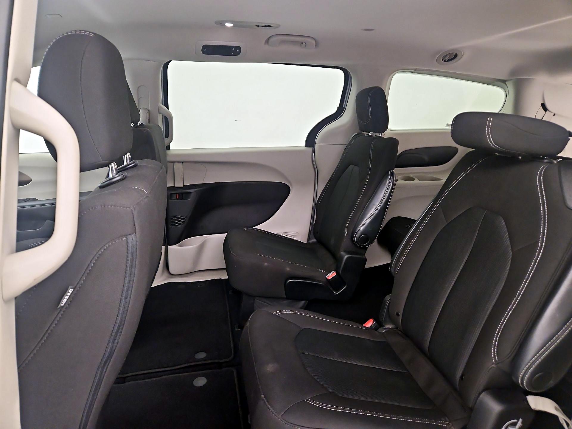 Thumbnail: 2023 Chrysler Voyager - 19