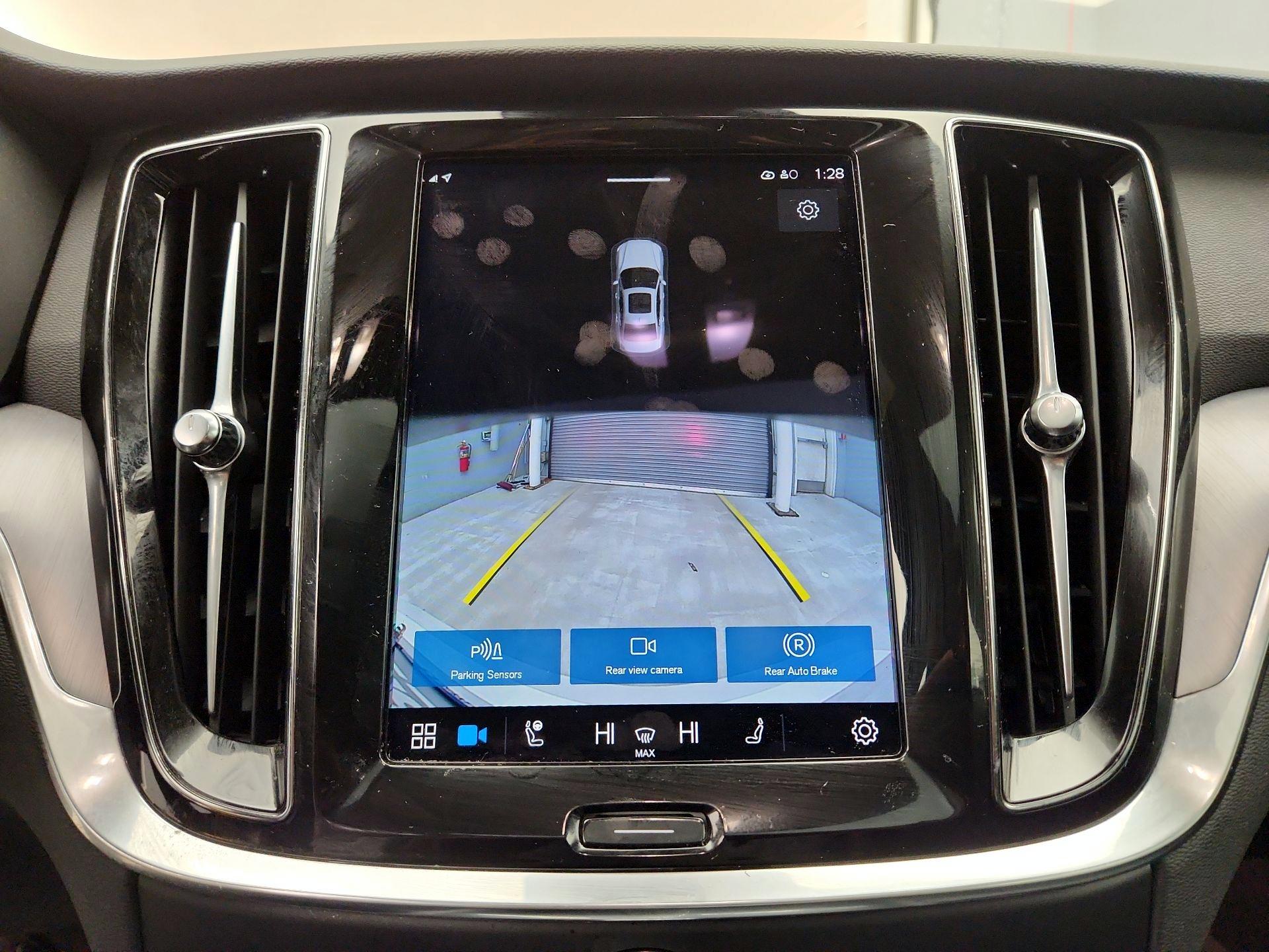 Thumbnail: 2023 Volvo S60 - 14