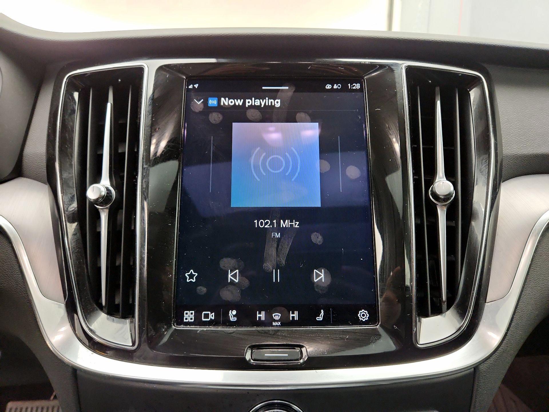 Thumbnail: 2023 Volvo S60 - 15