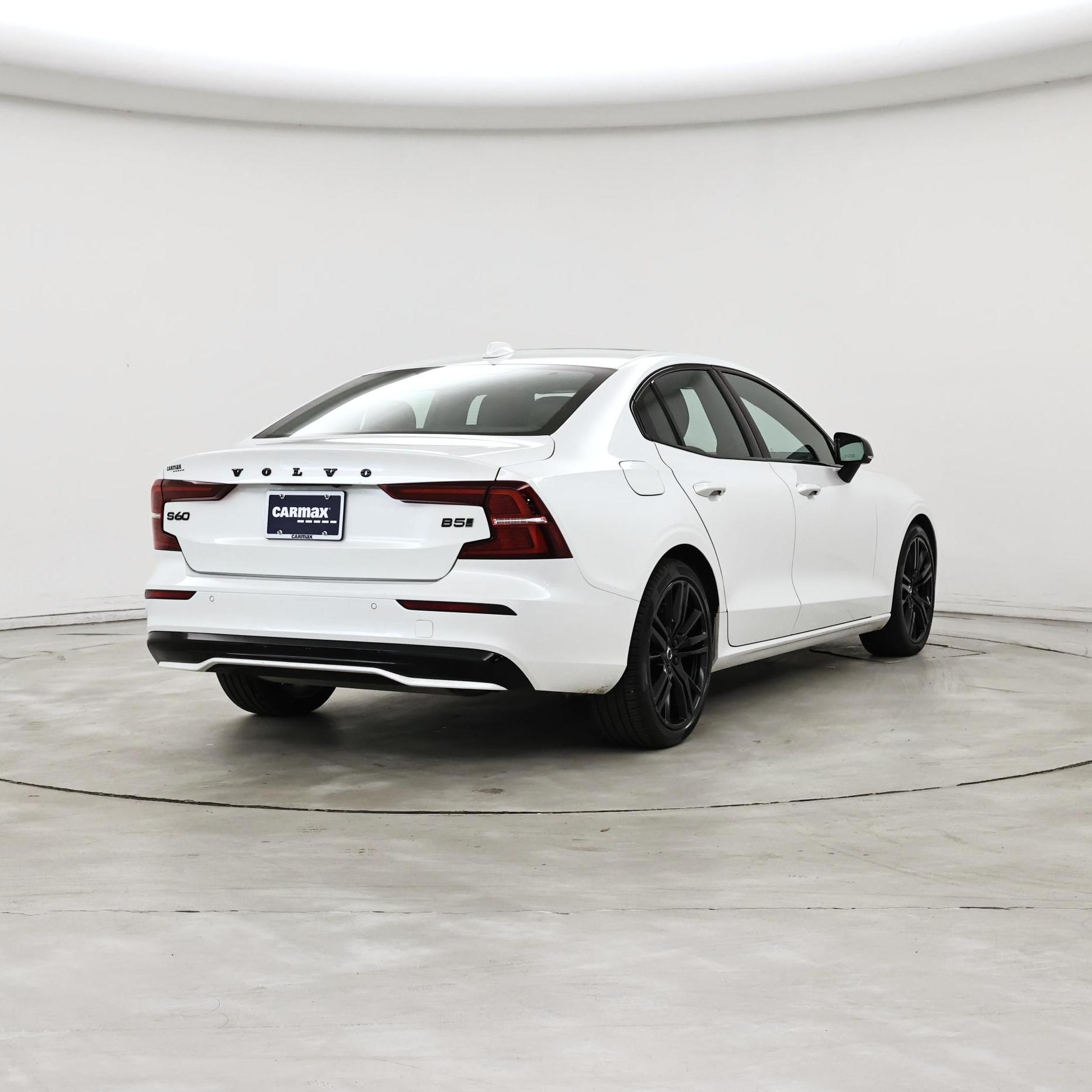 Thumbnail: 2023 Volvo S60 - 8