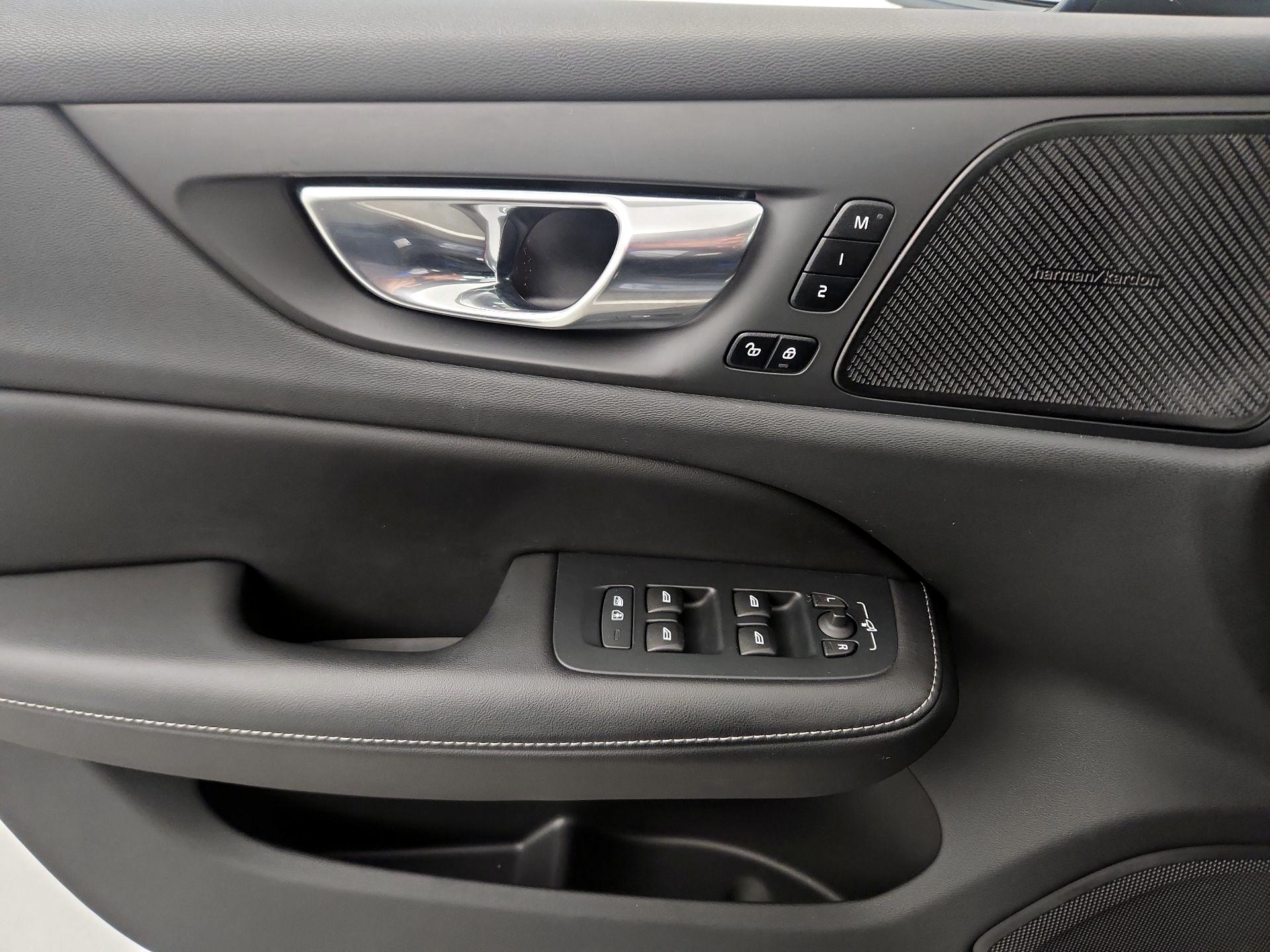 Thumbnail: 2023 Volvo S60 - 10