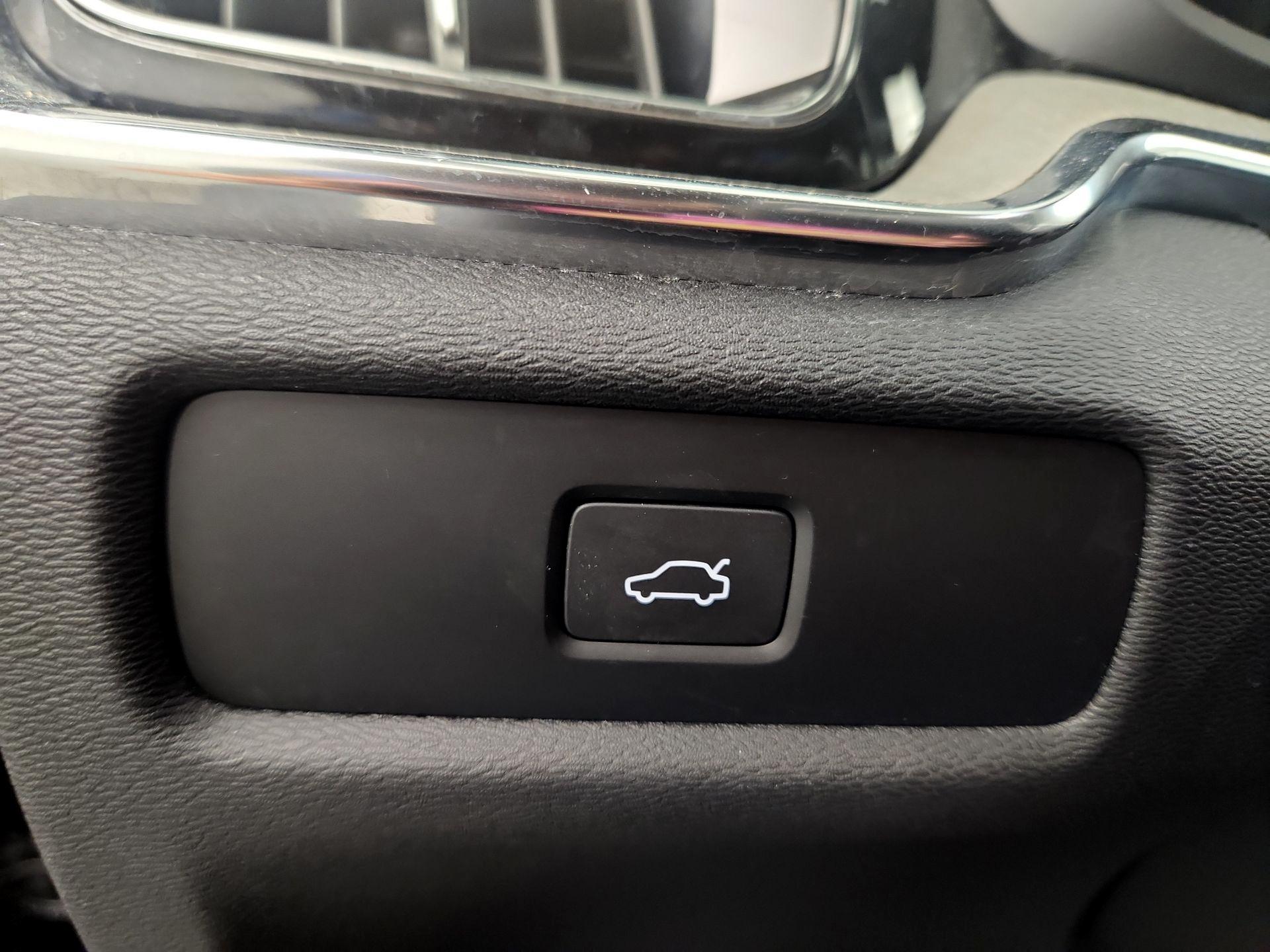 Thumbnail: 2023 Volvo S60 - 11