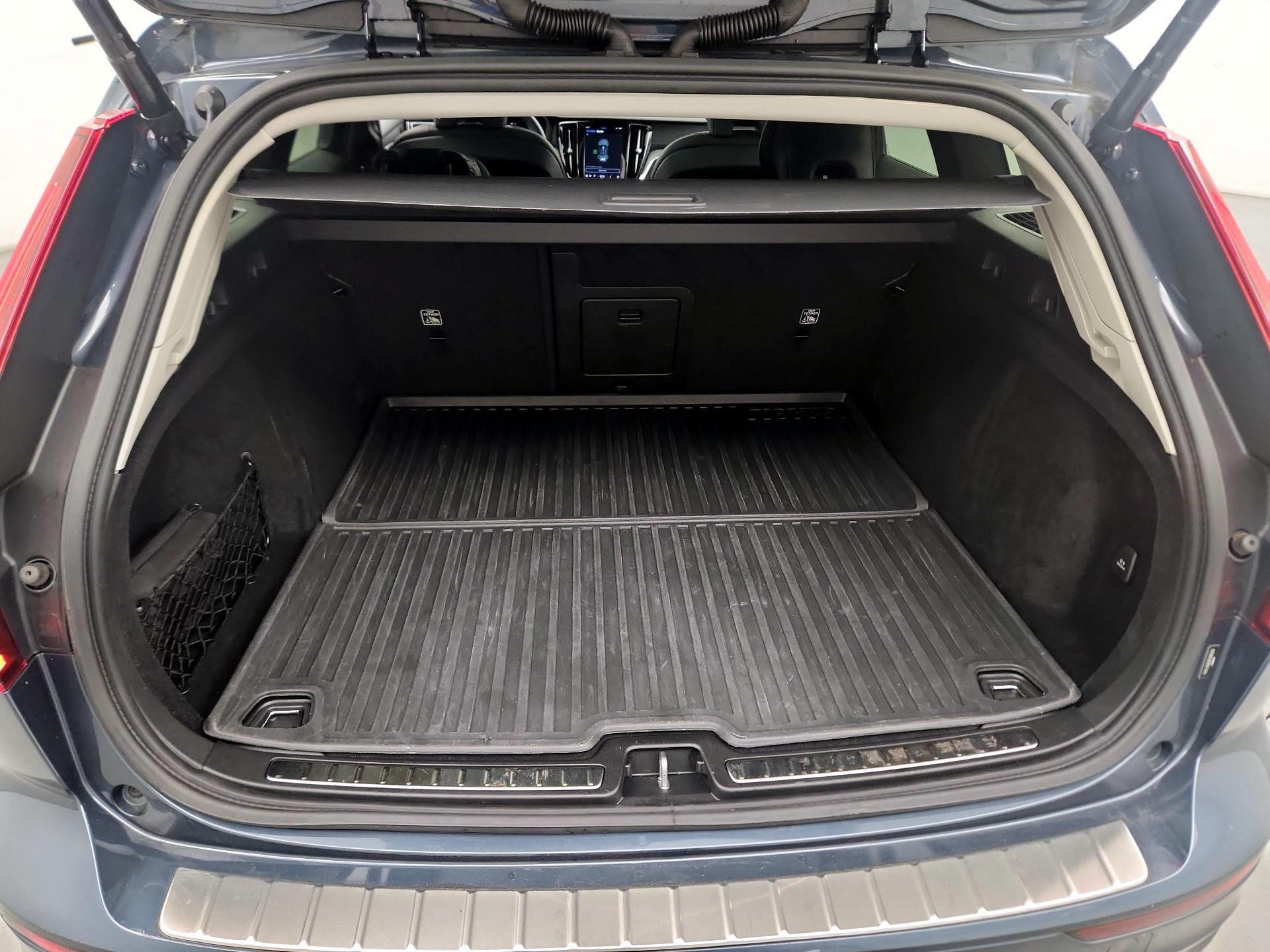 Thumbnail: 2023 Volvo S60 - 20